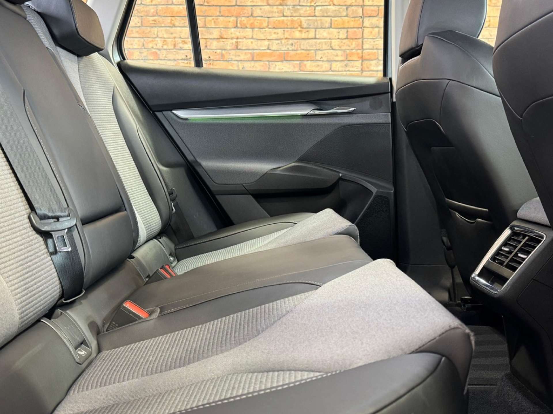 SKODA ENYAQ Enyaq IV 60 5dr #42