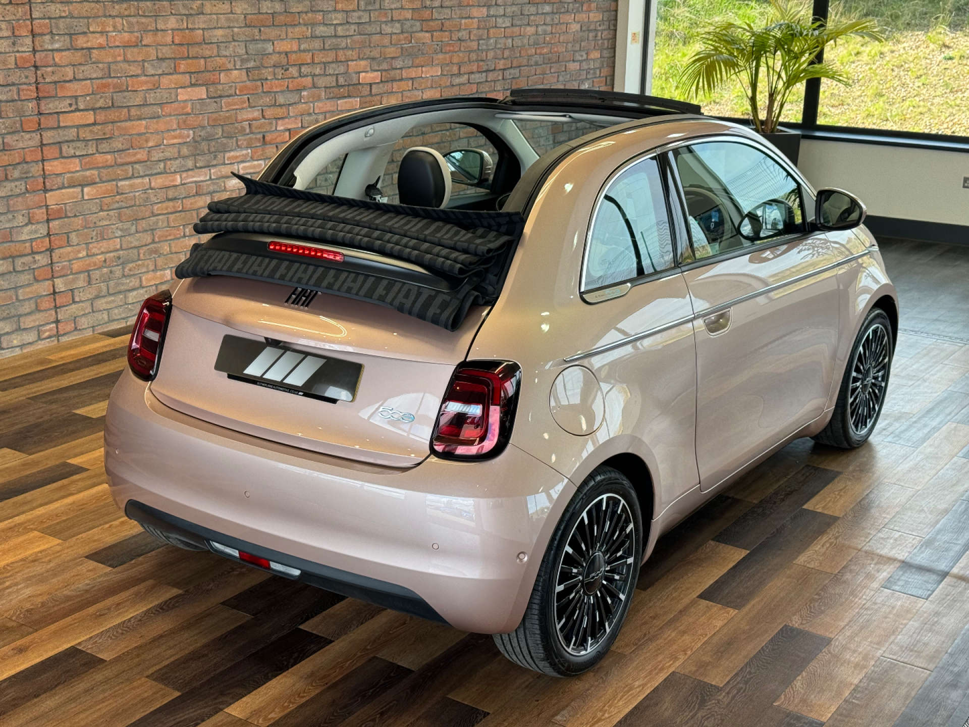 FIAT 500 500e La Prima 2dr #9