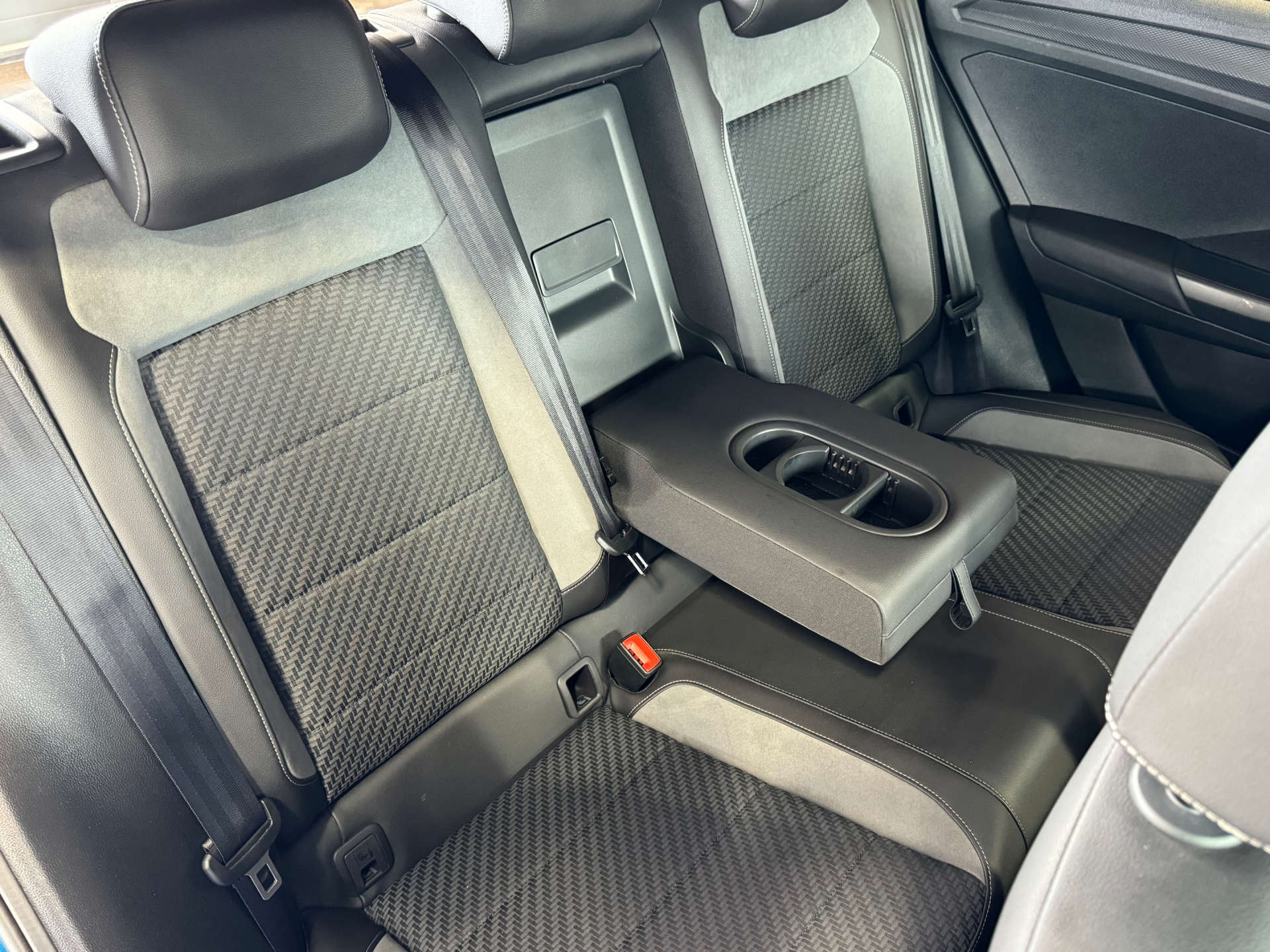 VOLKSWAGEN T-ROC 1.5 T-Roc R-Line TSi Evo 5dr #31