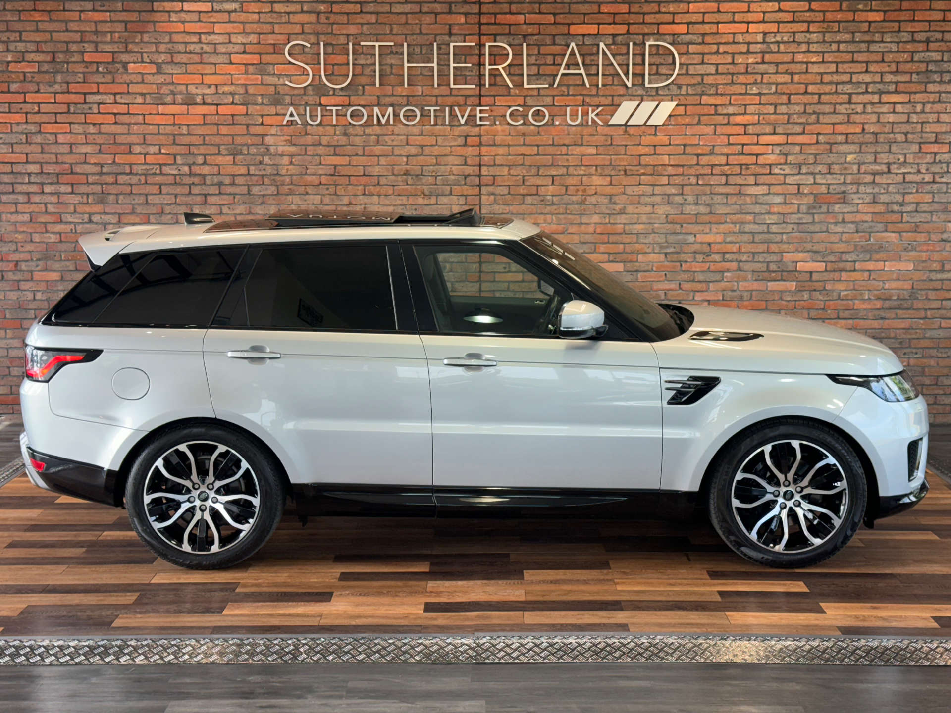 LAND ROVER RANGE ROVER SPORT 3.0 Range Rover Sport HSE Silver D MHEV Auto 4WD 5dr #3