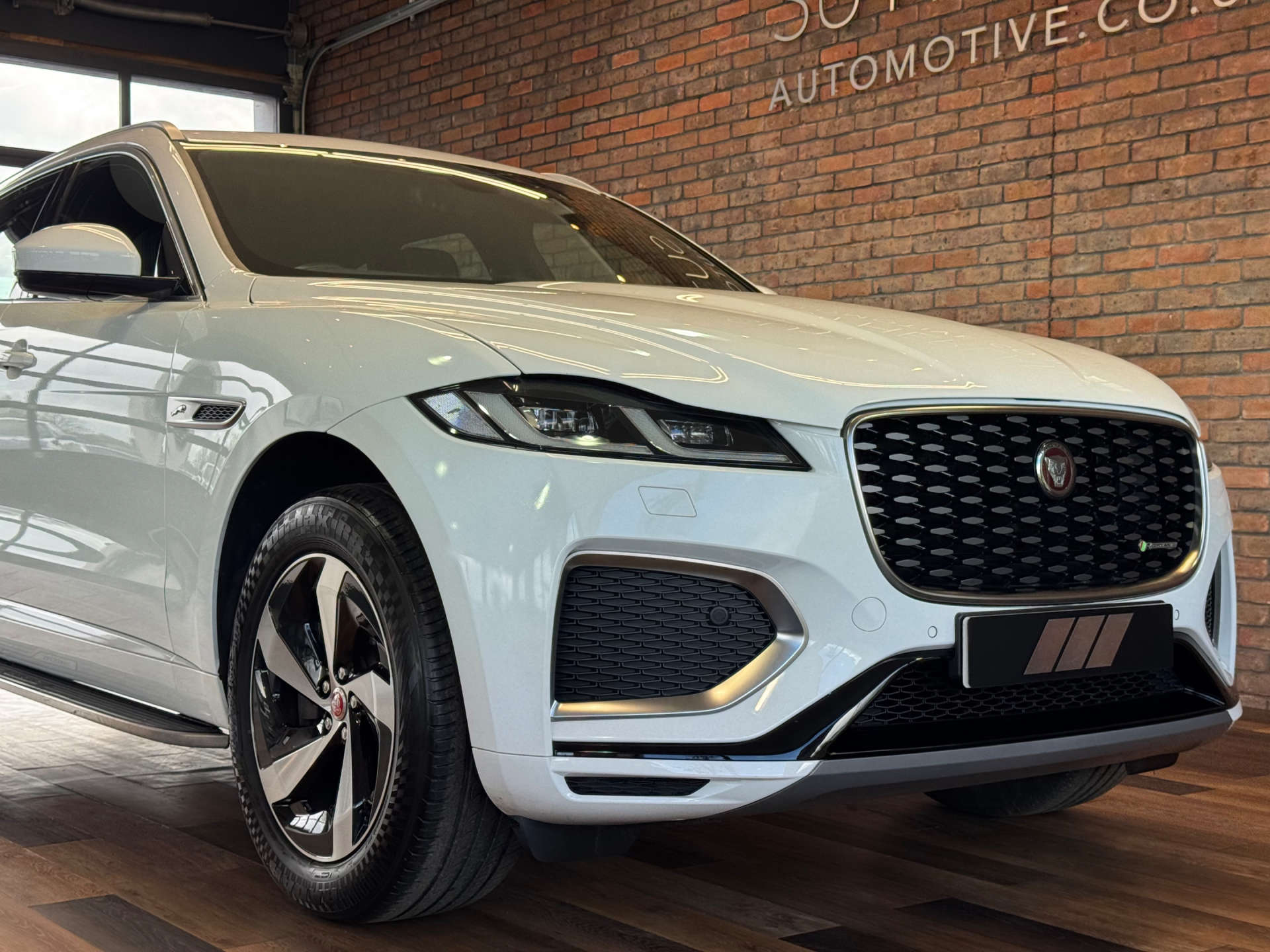 2023 Jaguar F-Pace thumbnail 9
