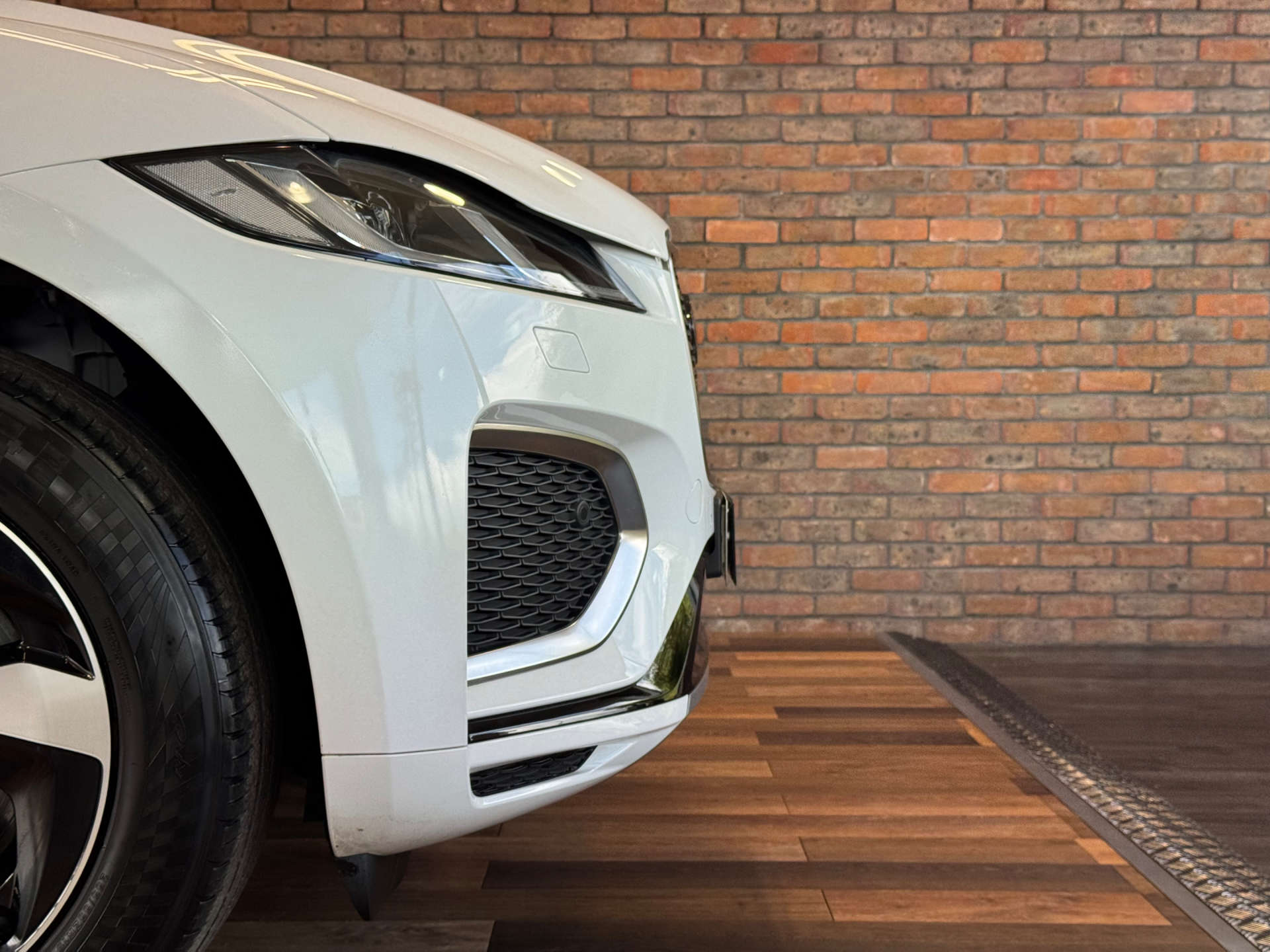 2023 Jaguar F-Pace thumbnail 11