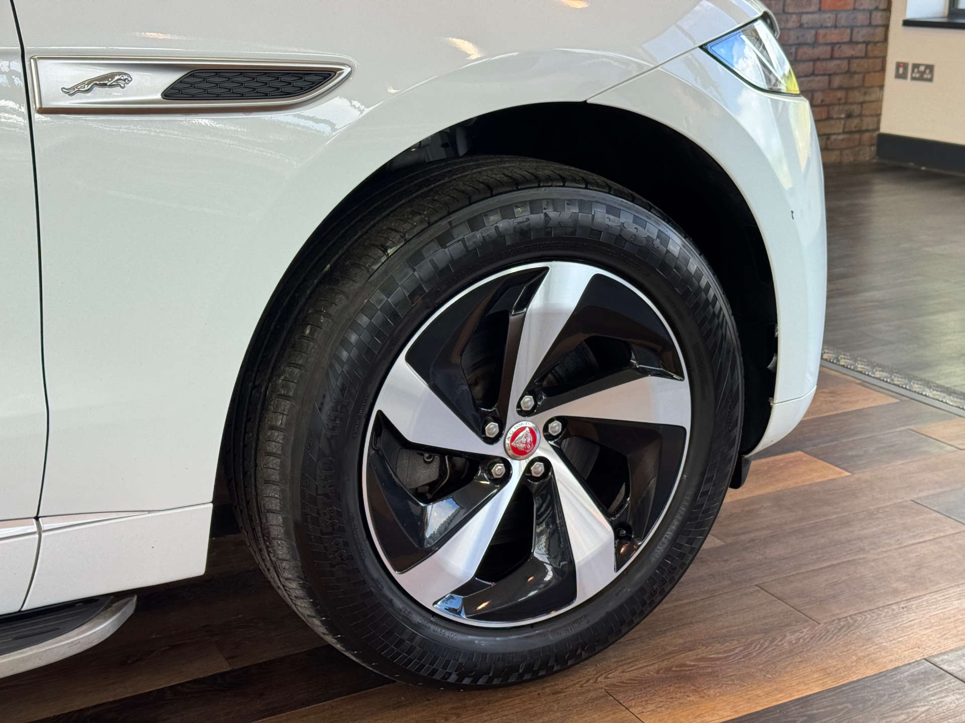 2023 Jaguar F-Pace thumbnail 12