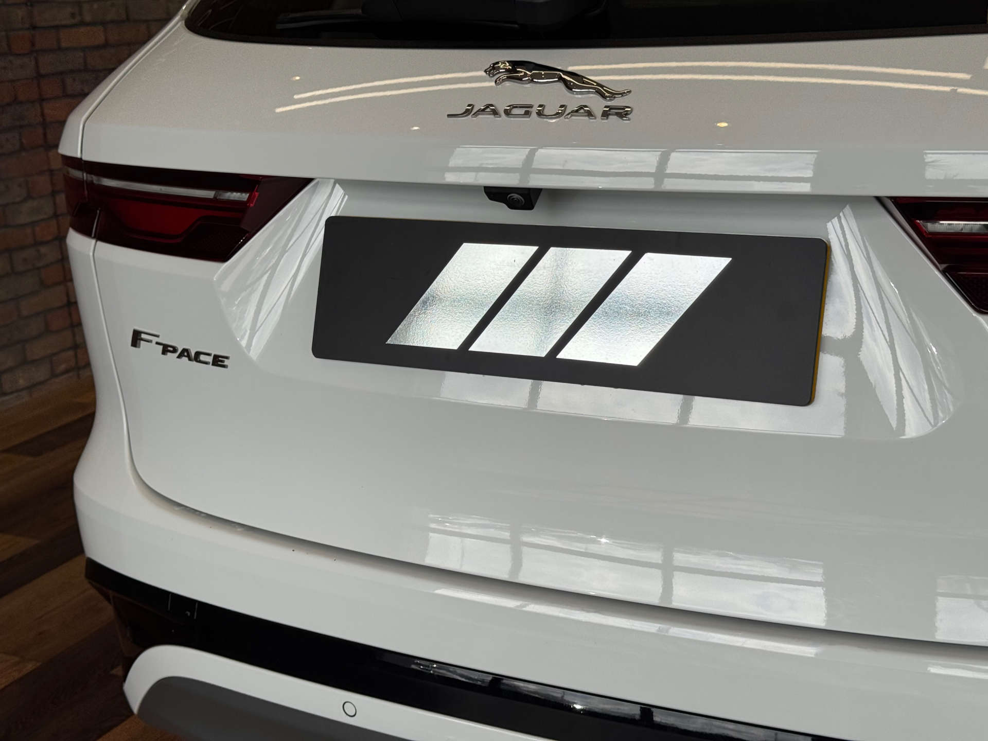 2023 Jaguar F-Pace thumbnail 17