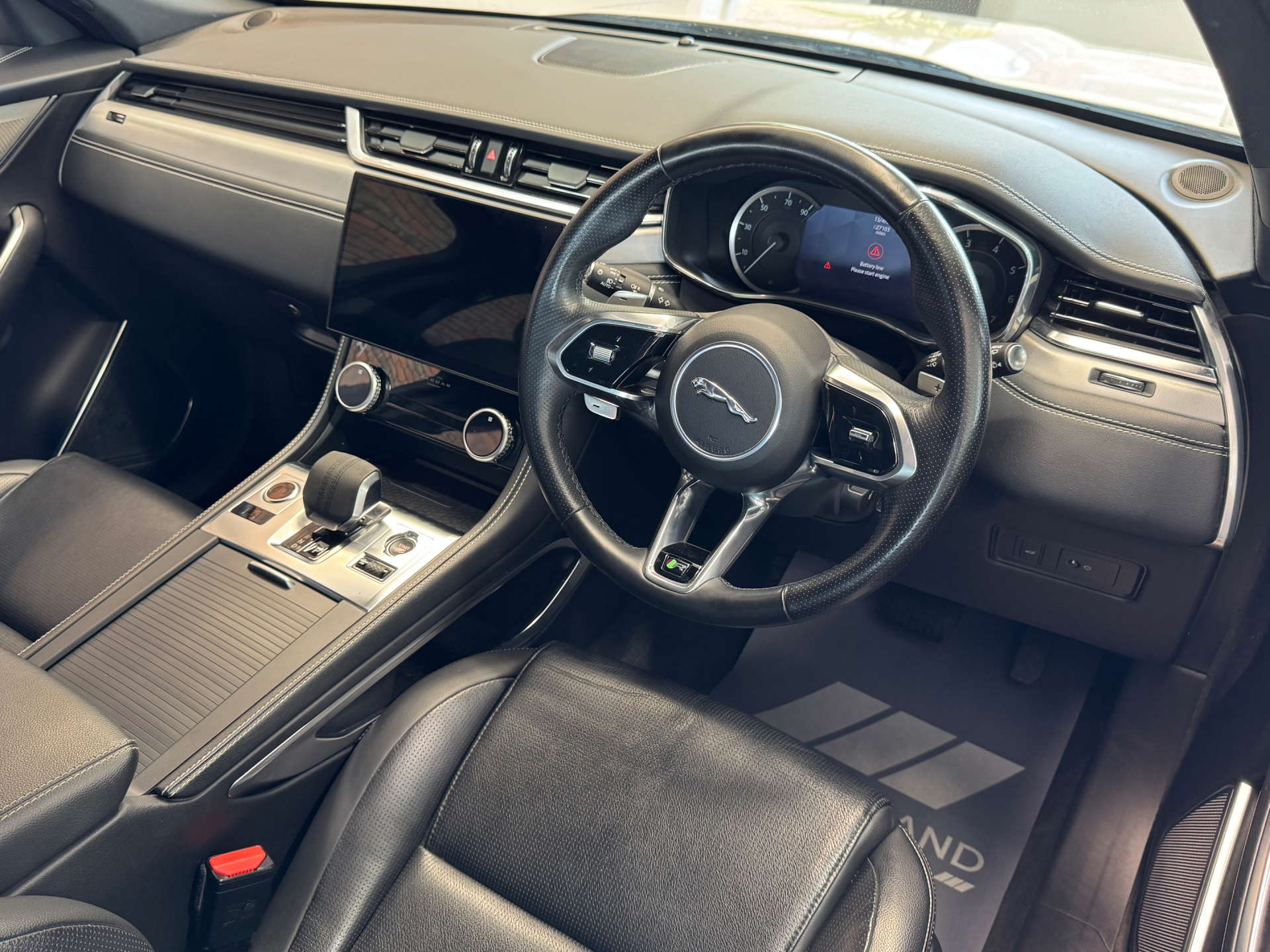 2023 Jaguar F-Pace thumbnail 24