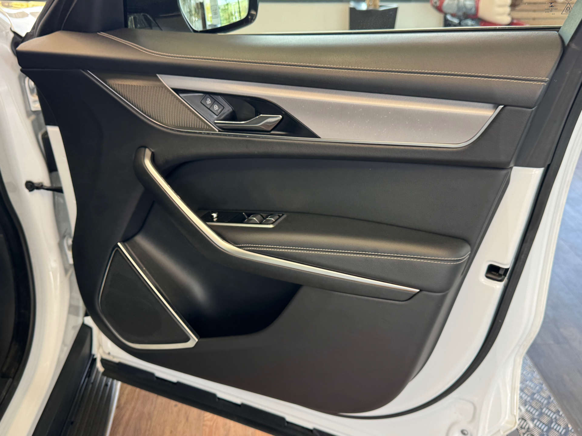 JAGUAR F-PACE 2.0 F-PACE R-Dynamic S AWD Auto 4WD 5dr #27
