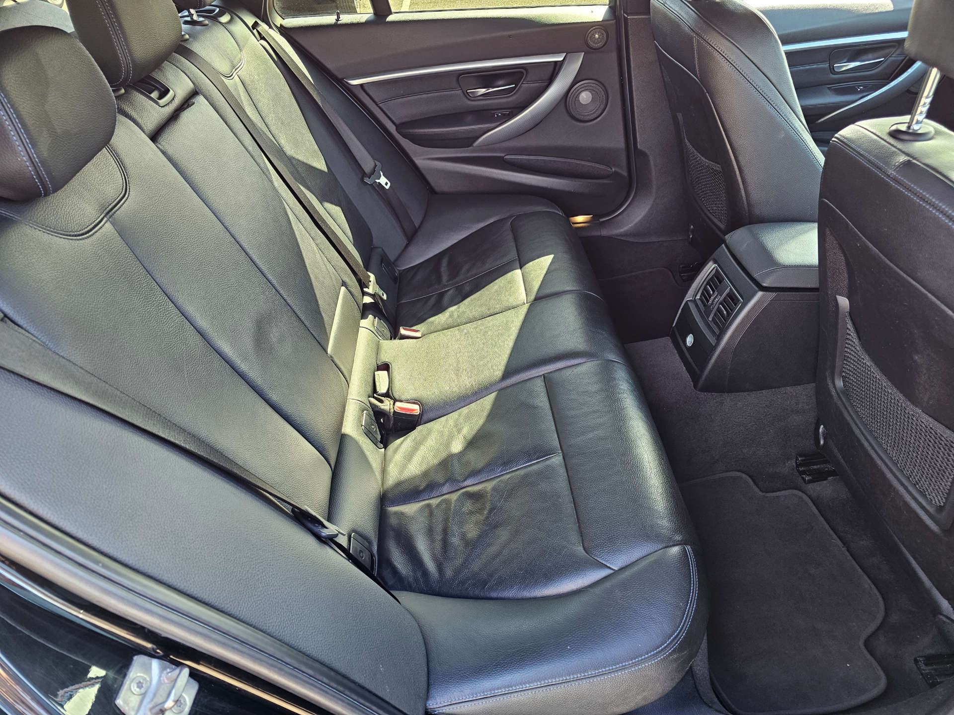 BMW 3 SERIES 2.0 320i M Sport Shadow Edition Auto 5dr #25