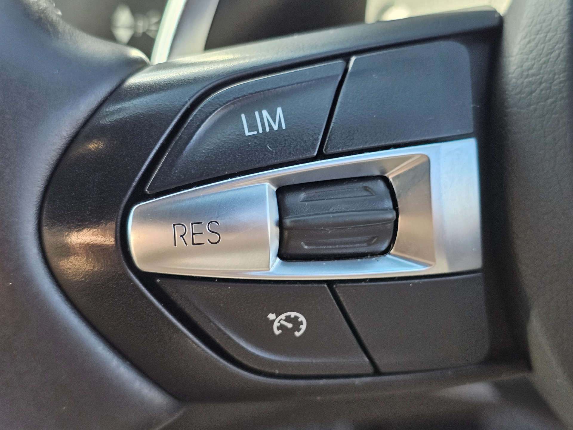 BMW 3 SERIES 2.0 320i M Sport Shadow Edition Auto 5dr #32