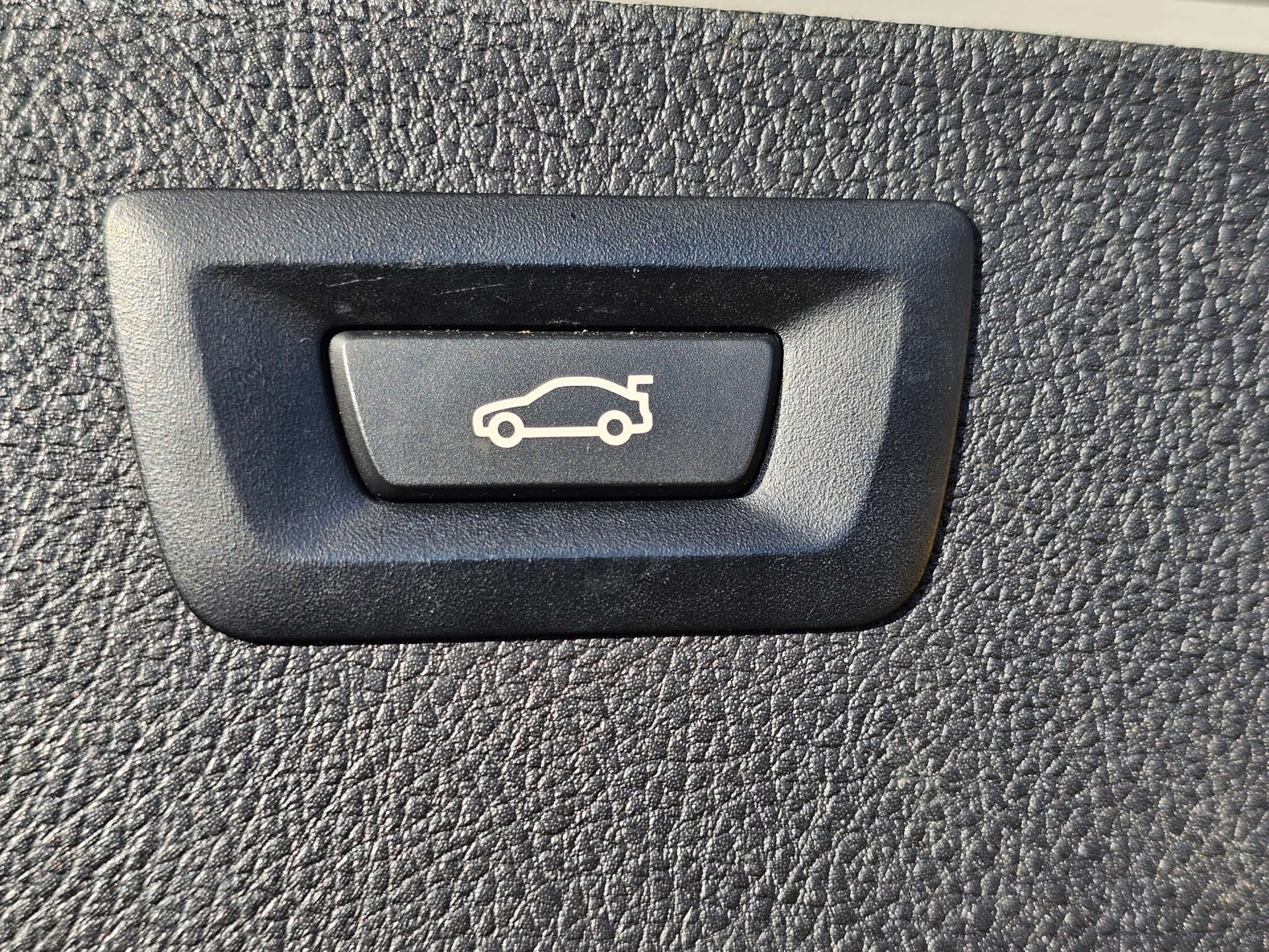 BMW 3 SERIES 2.0 320d xDrive M Sport Shadow Edition Auto 4WD 5dr #32