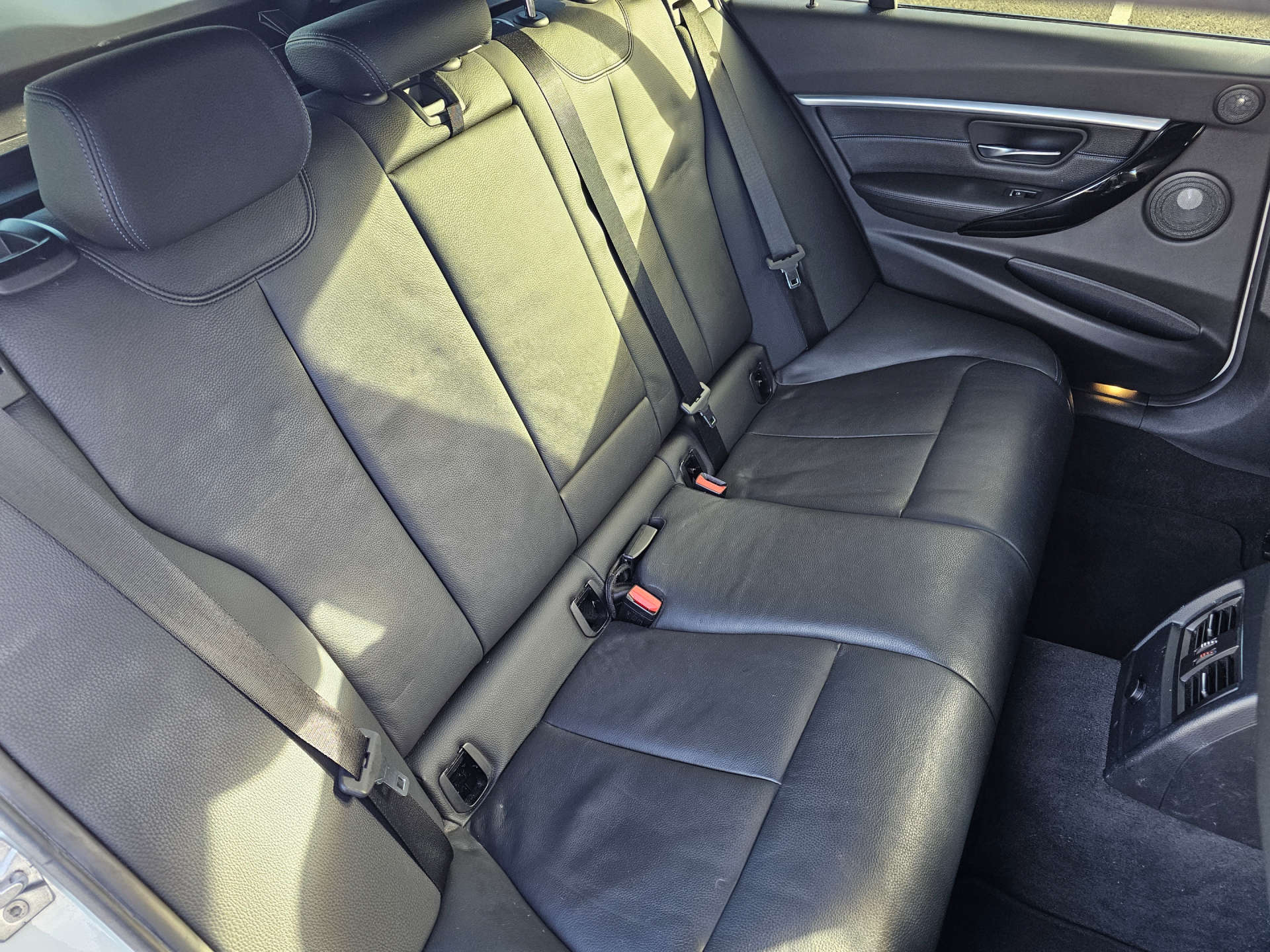 BMW 3 SERIES 2.0 320d xDrive M Sport Shadow Edition Auto 4WD 5dr #26