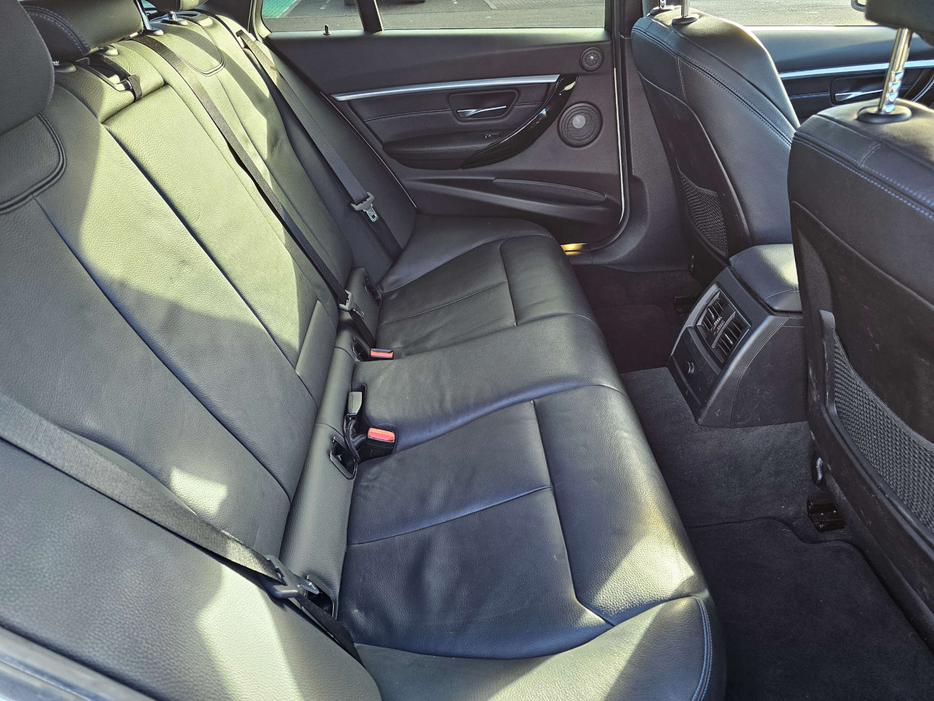 BMW 3 SERIES 2.0 320d xDrive M Sport Shadow Edition Auto 4WD 5dr #25