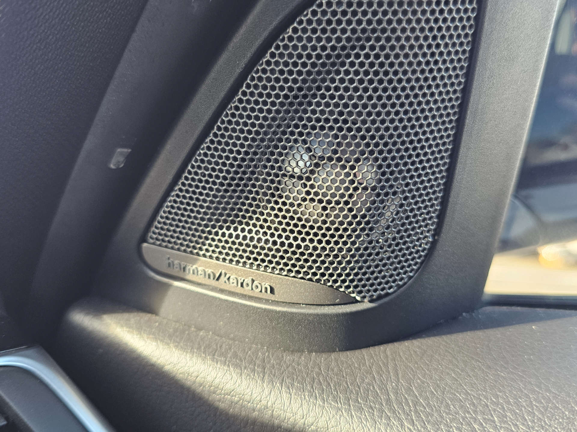 BMW 3 SERIES 2.0 320d xDrive M Sport Shadow Edition Auto 4WD 5dr #43