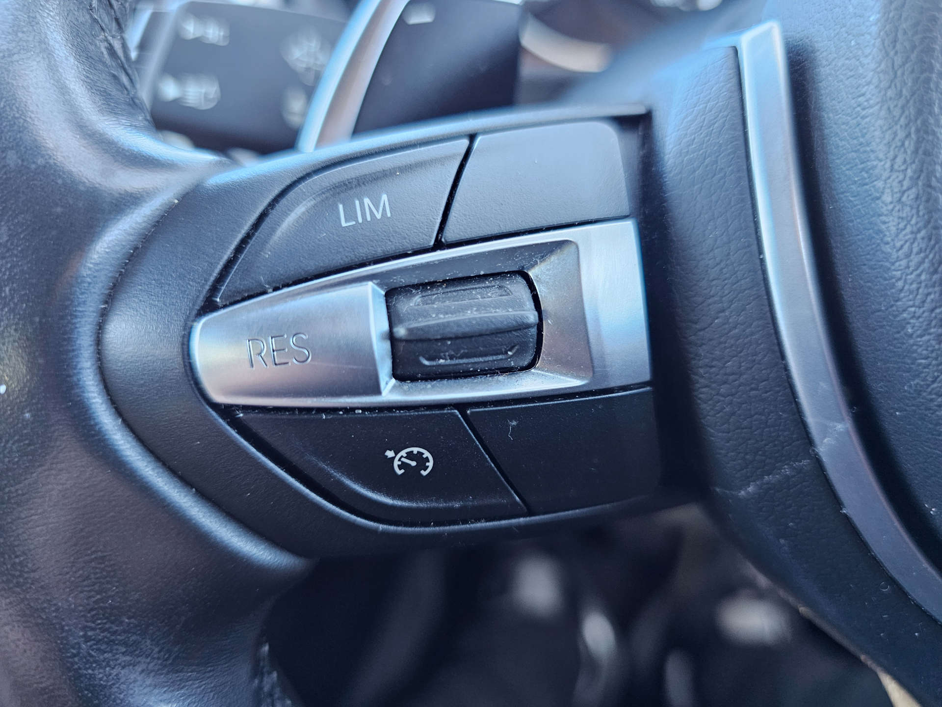 BMW 3 SERIES 2.0 320d xDrive M Sport Shadow Edition Auto 4WD 5dr #45