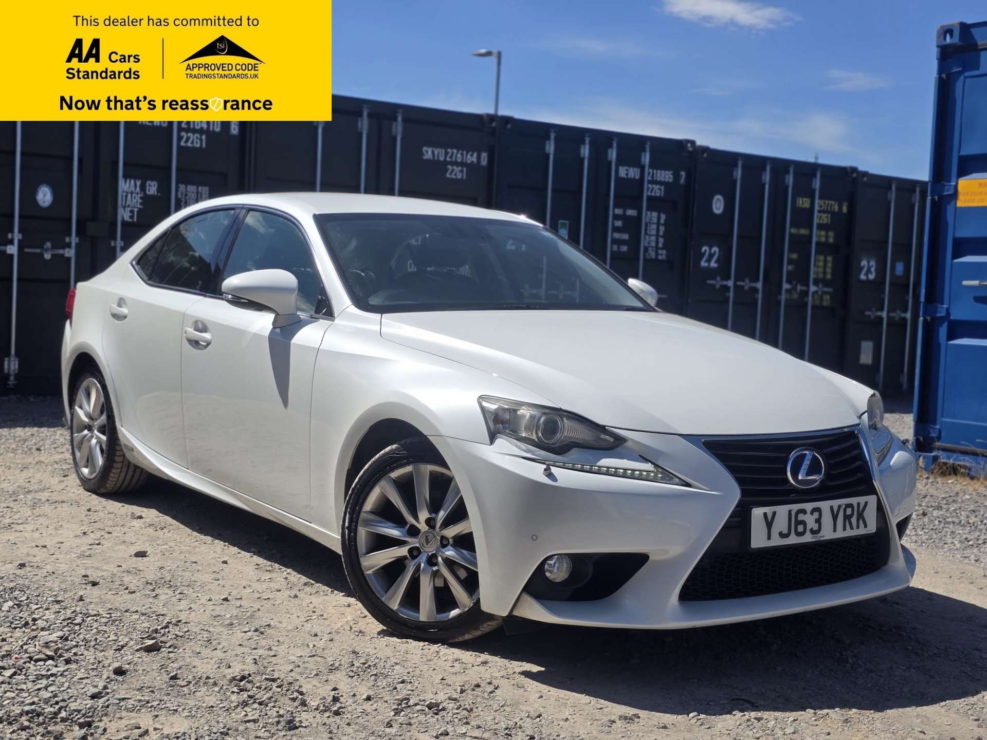2.5 300h Luxury Saloon 4dr Petrol Hybrid E-CVT Euro 5 (s/s) (223 ps)