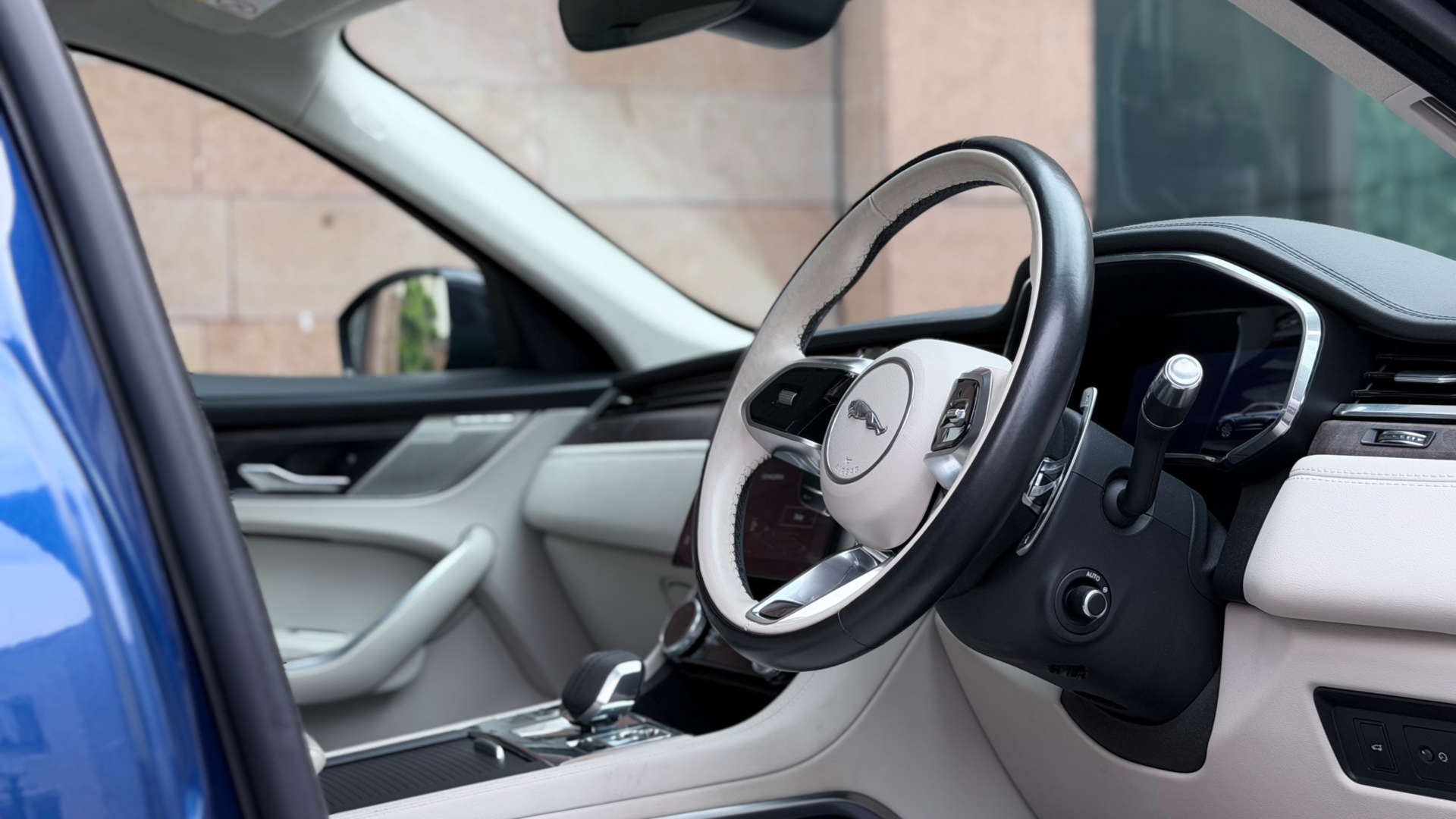 Jaguar F-PACE HSE D MHEV AWD — photo 2