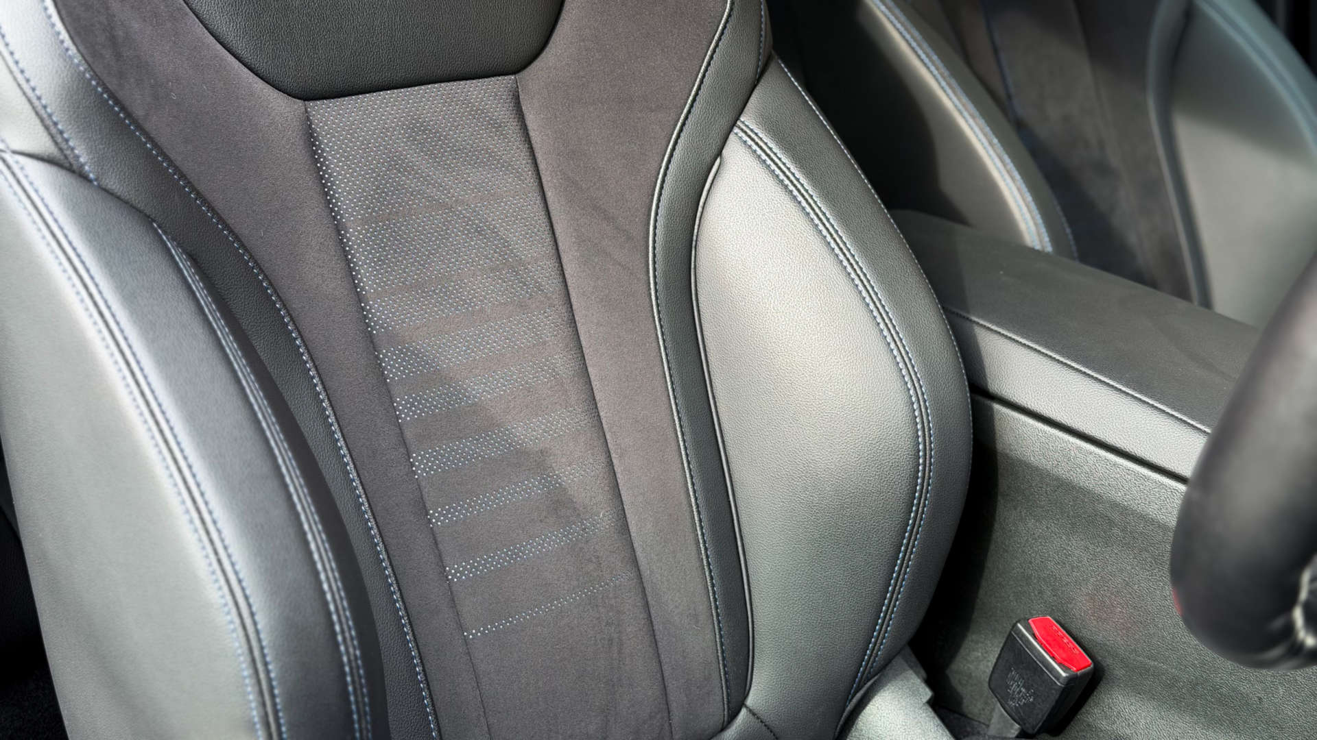 BMW 2 SERIES — photo 24