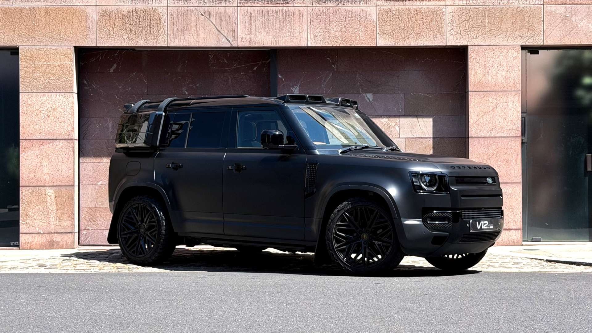 Land Rover Defender HSE D — photo 1
