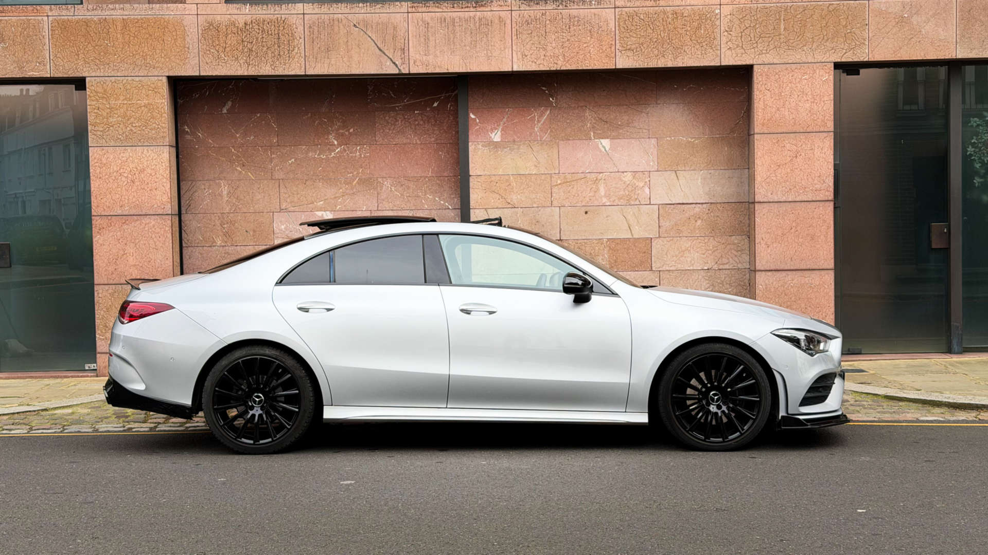 Mercedes-Benz CLA 220 AMG Line Premium+ Night Edition D A — photo 6