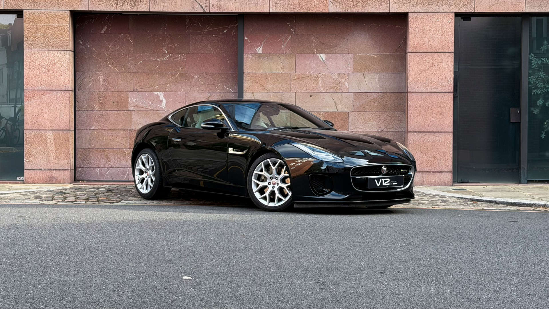 Jaguar F-Type V6 R-Dynamic — photo 1