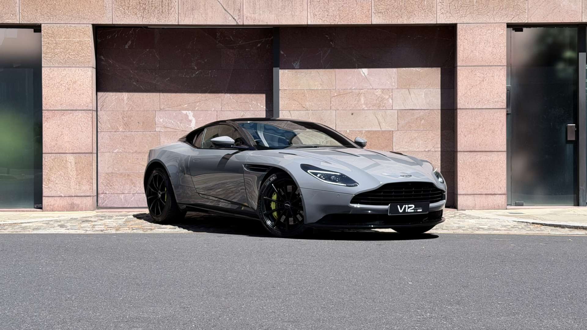 Aston Martin DB11 AMR V12 — photo 1