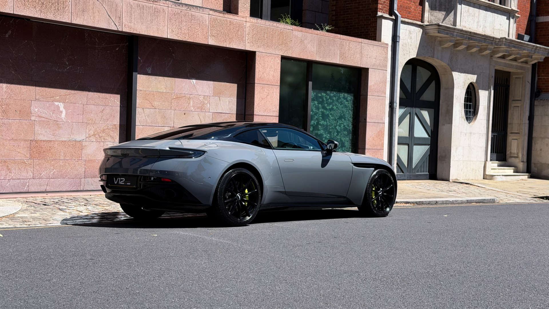 Aston Martin DB11 AMR V12 — photo 3