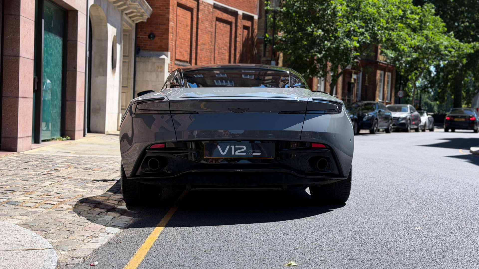 Aston Martin DB11 AMR V12 — photo 5