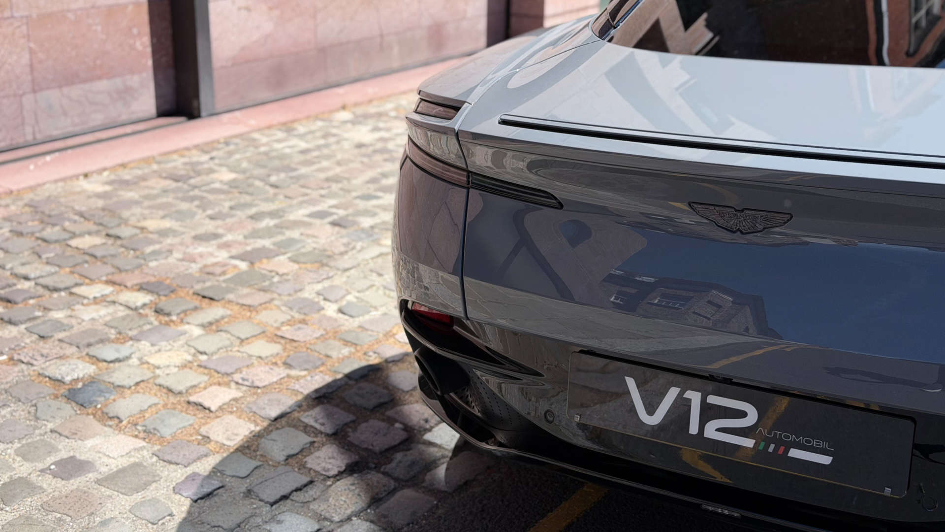 Aston Martin DB11 AMR V12 — photo 6