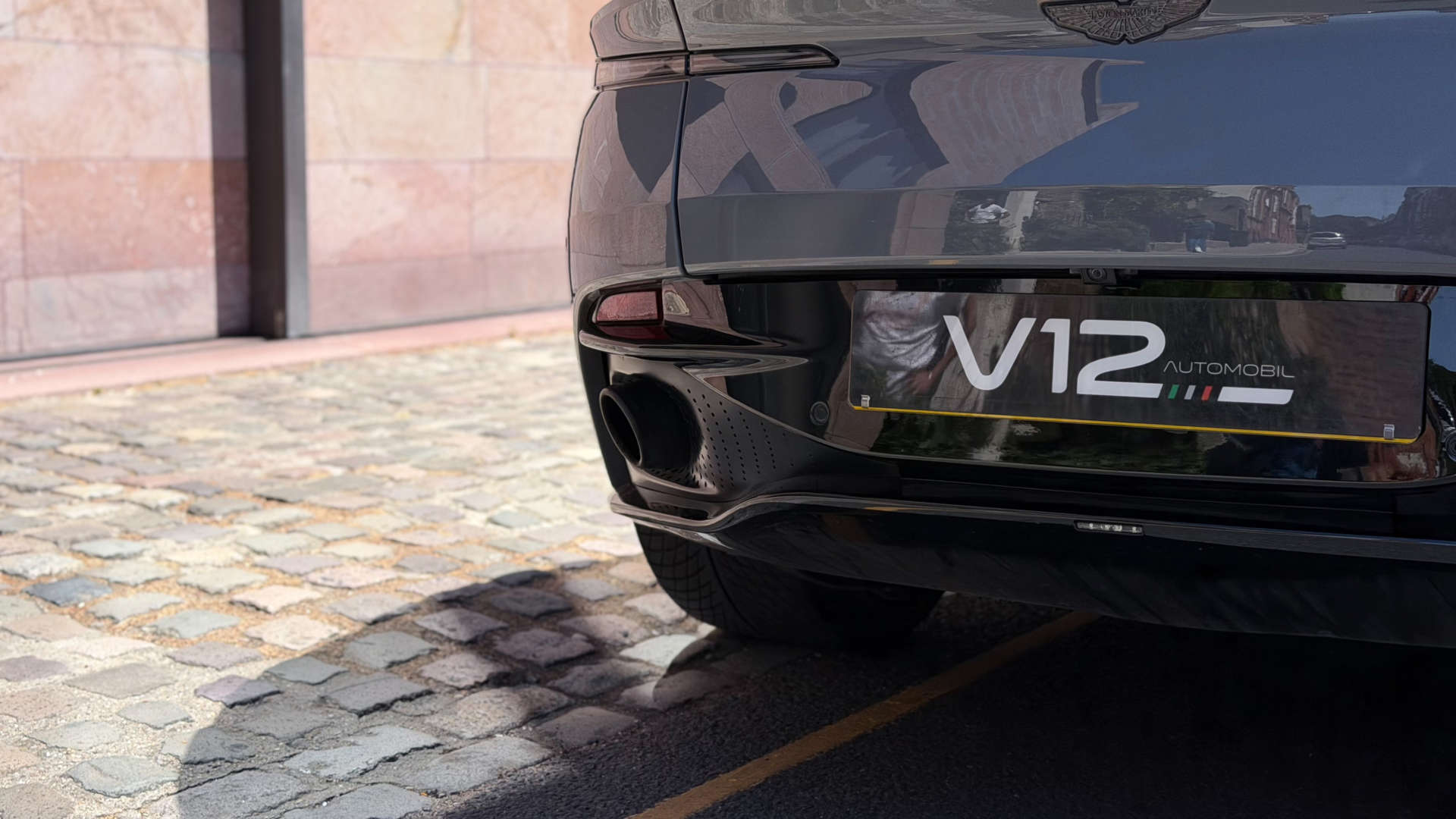 Aston Martin DB11 AMR V12 — photo 7