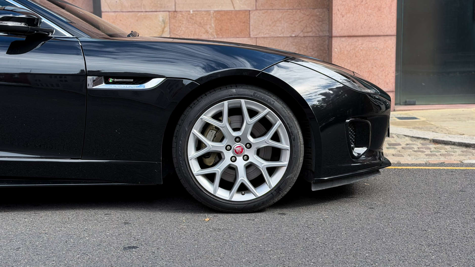Jaguar F-Type V6 R-Dynamic — photo 9