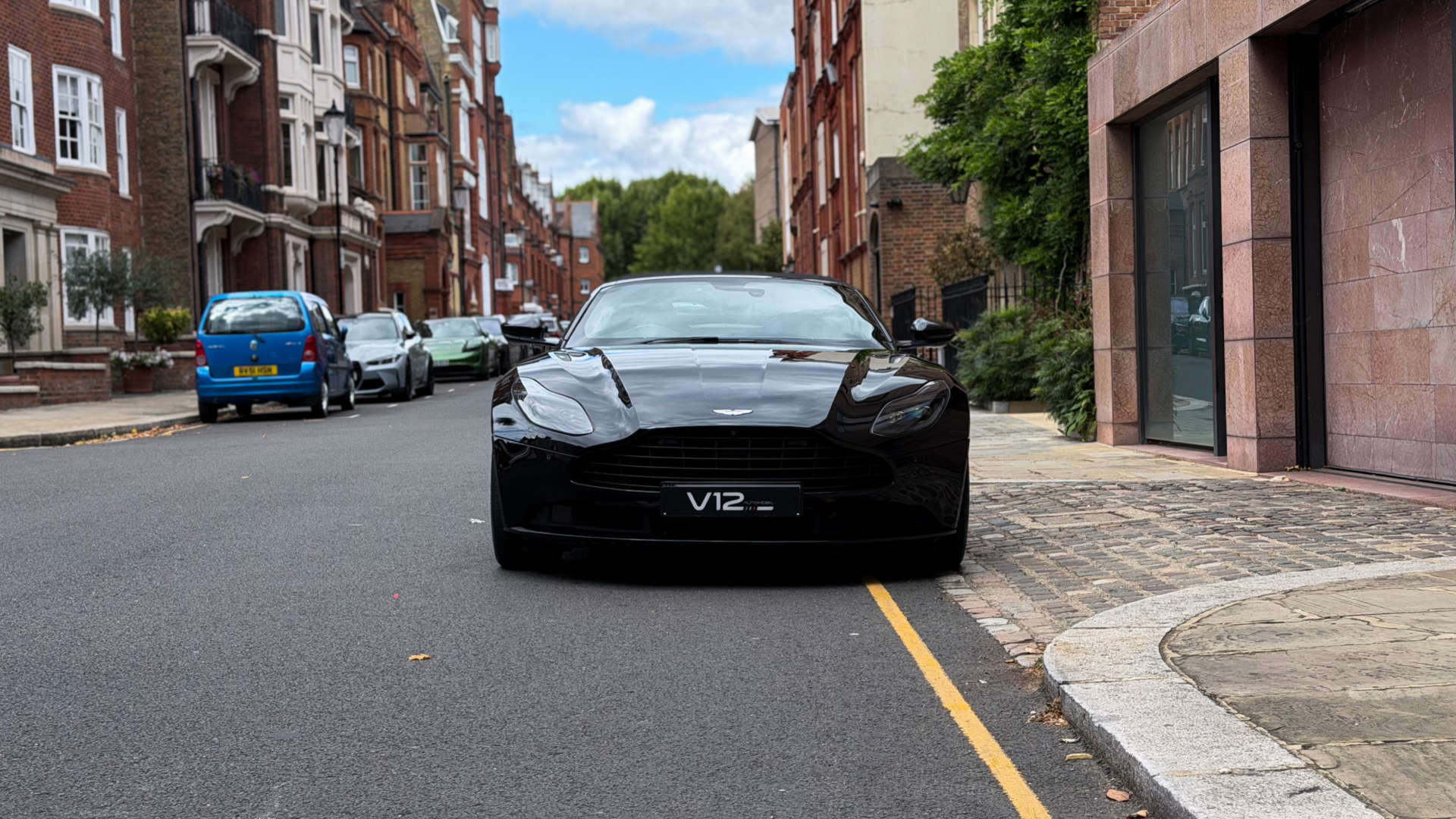 Aston Martin DB11 — photo 17