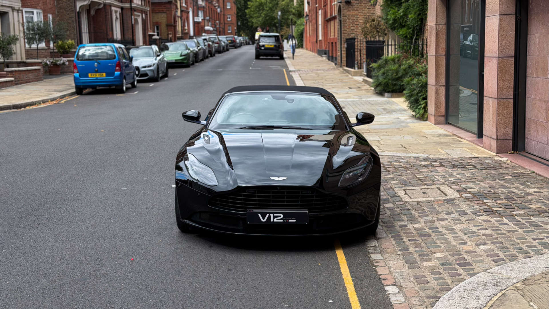 Aston Martin DB11 — photo 16