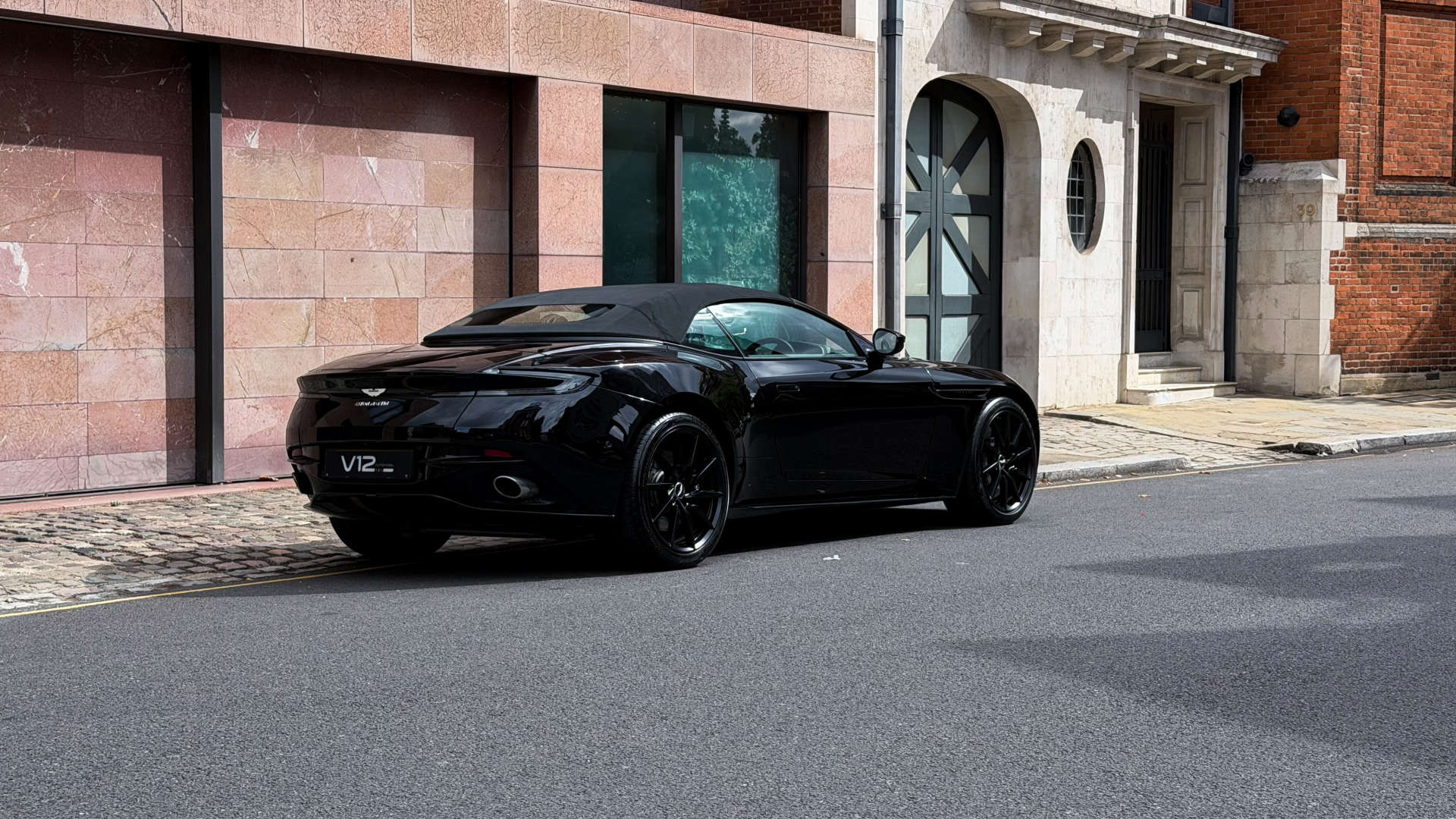 Aston Martin DB11 V8 Volante — photo 3