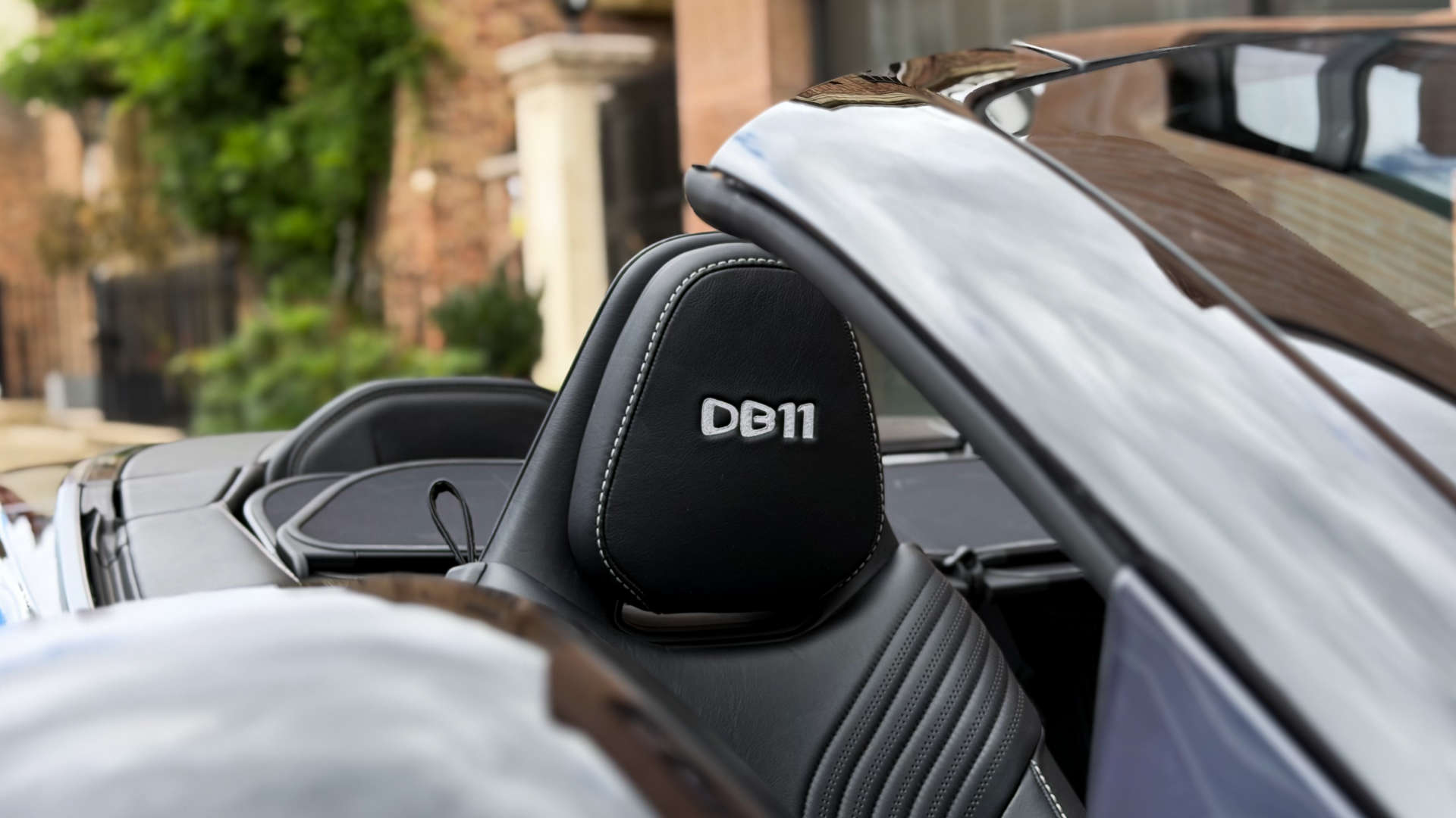 Aston Martin DB11 — photo 20