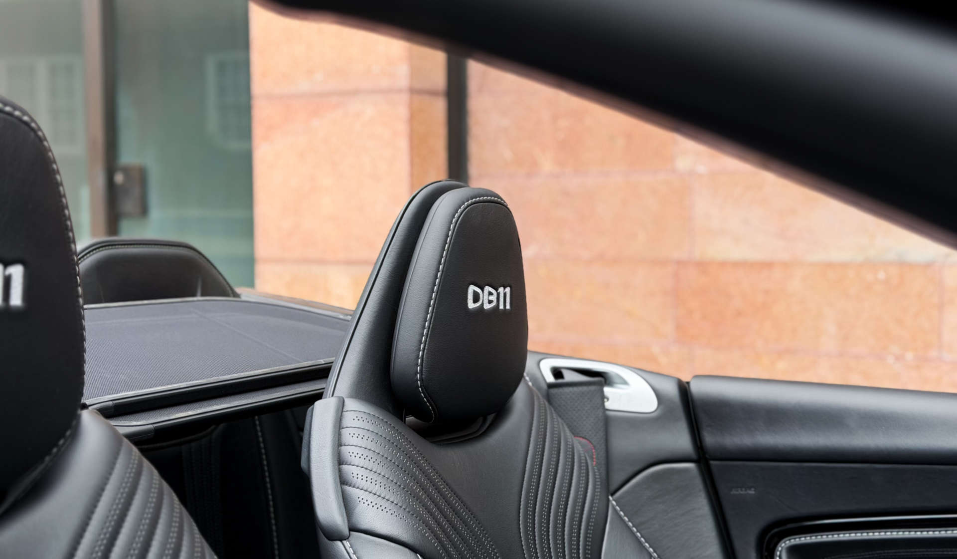 Aston Martin DB11 — photo 22
