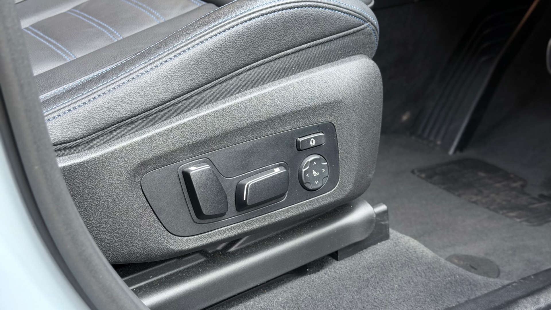 BMW X4 — photo 41