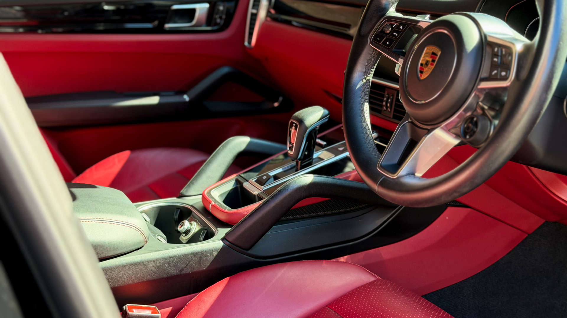 PORSCHE CAYENNE — photo 22