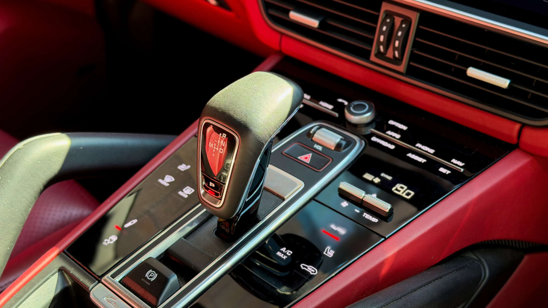 PORSCHE CAYENNE — photo 28
