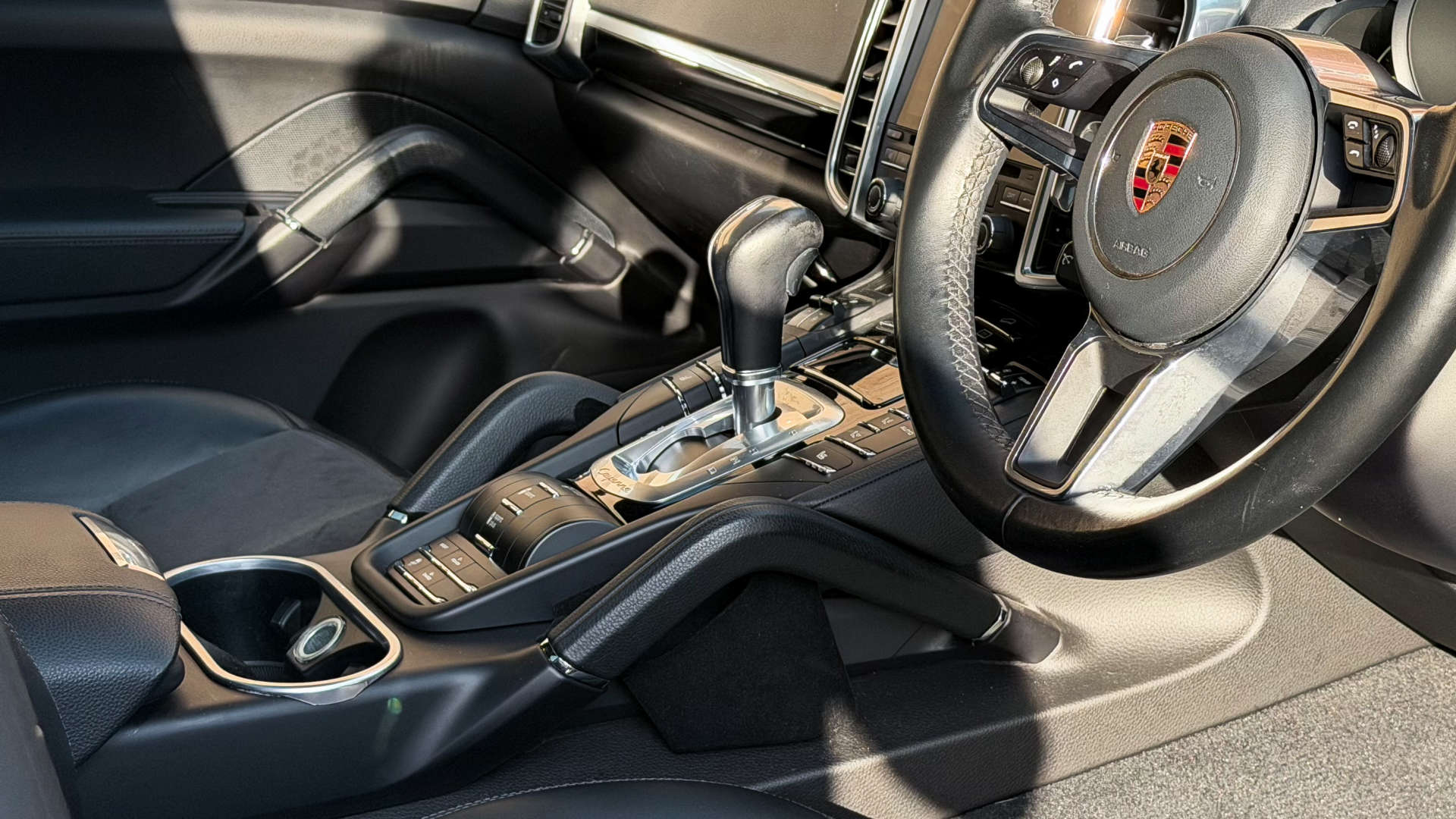 PORSCHE CAYENNE — photo 23