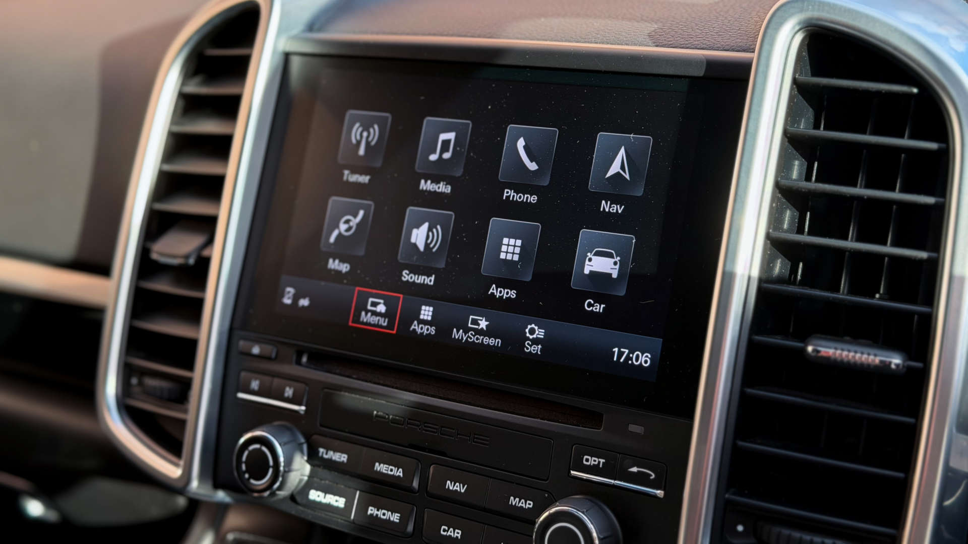PORSCHE CAYENNE — photo 34