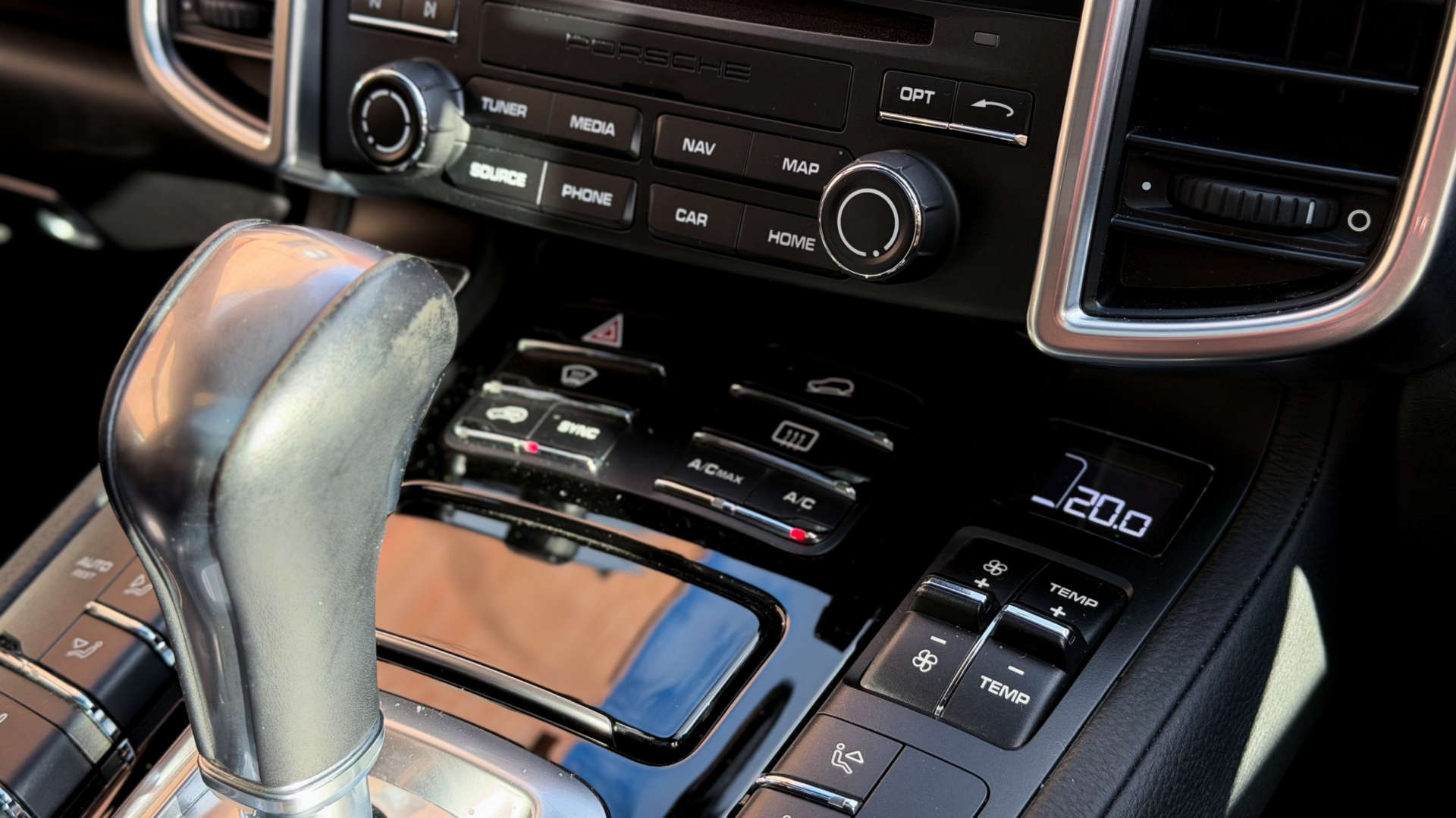 PORSCHE CAYENNE — photo 32