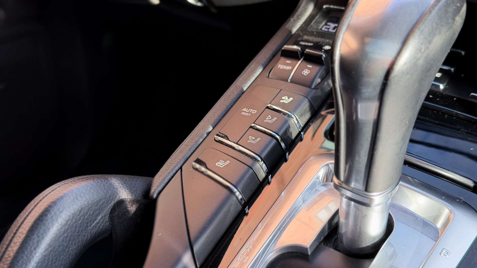 PORSCHE CAYENNE — photo 33