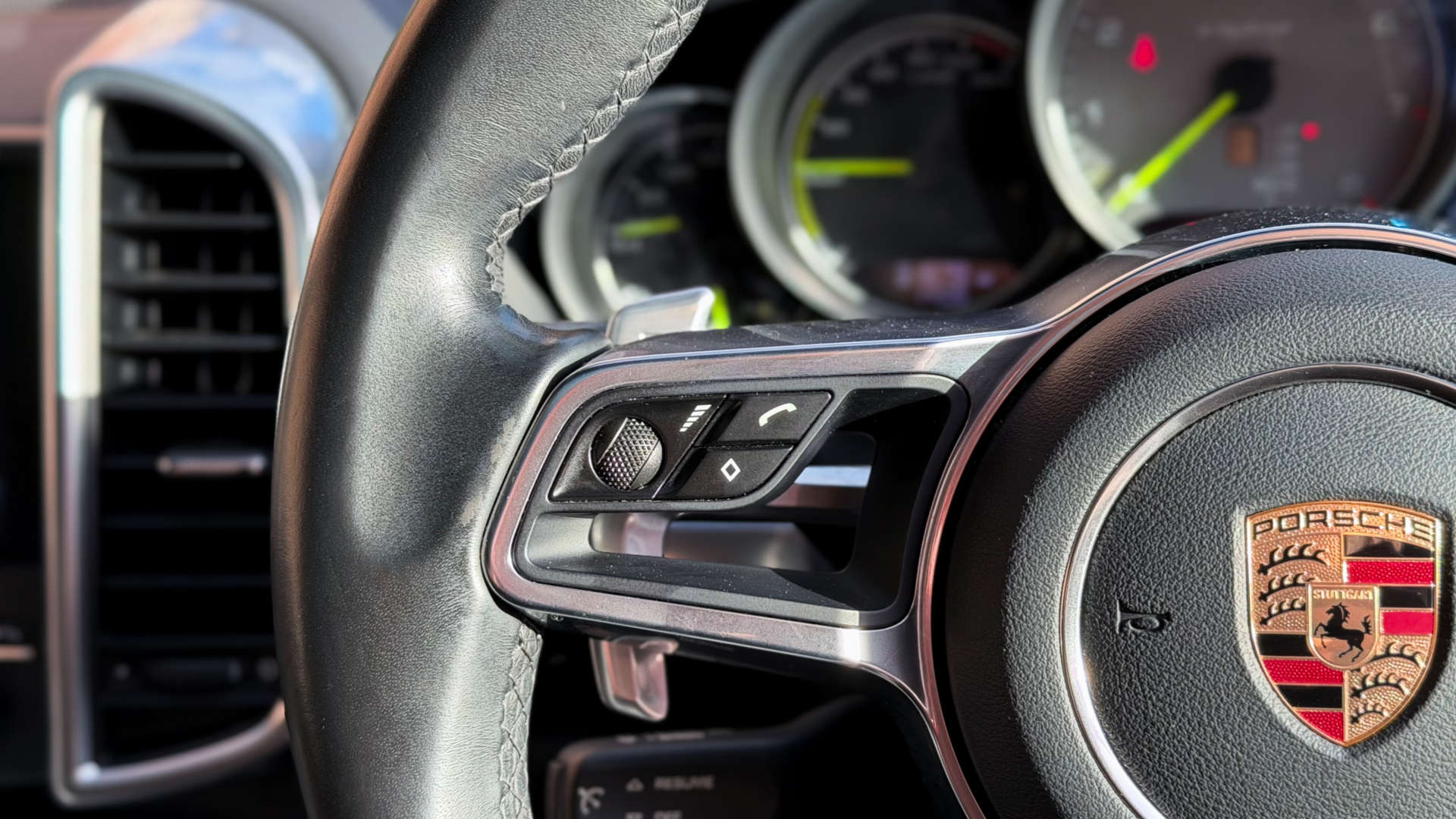 PORSCHE CAYENNE — photo 42