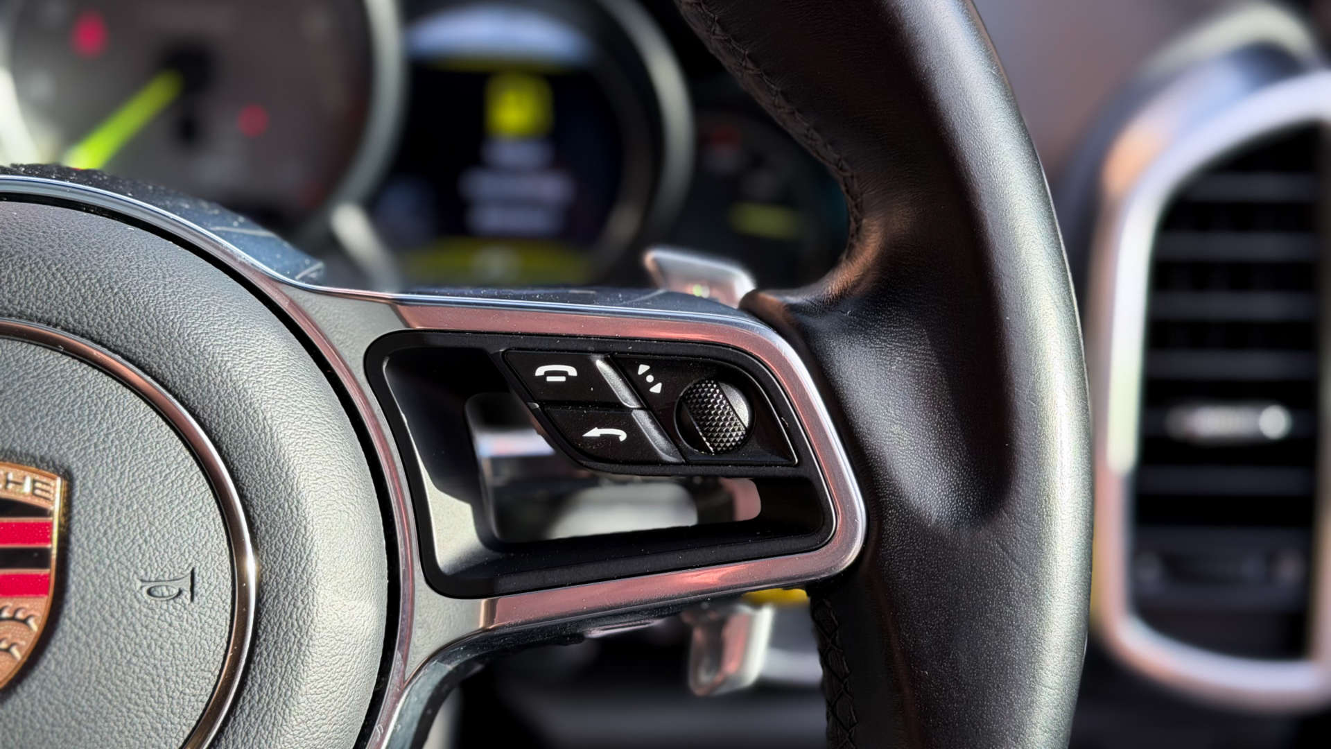 PORSCHE CAYENNE — photo 43