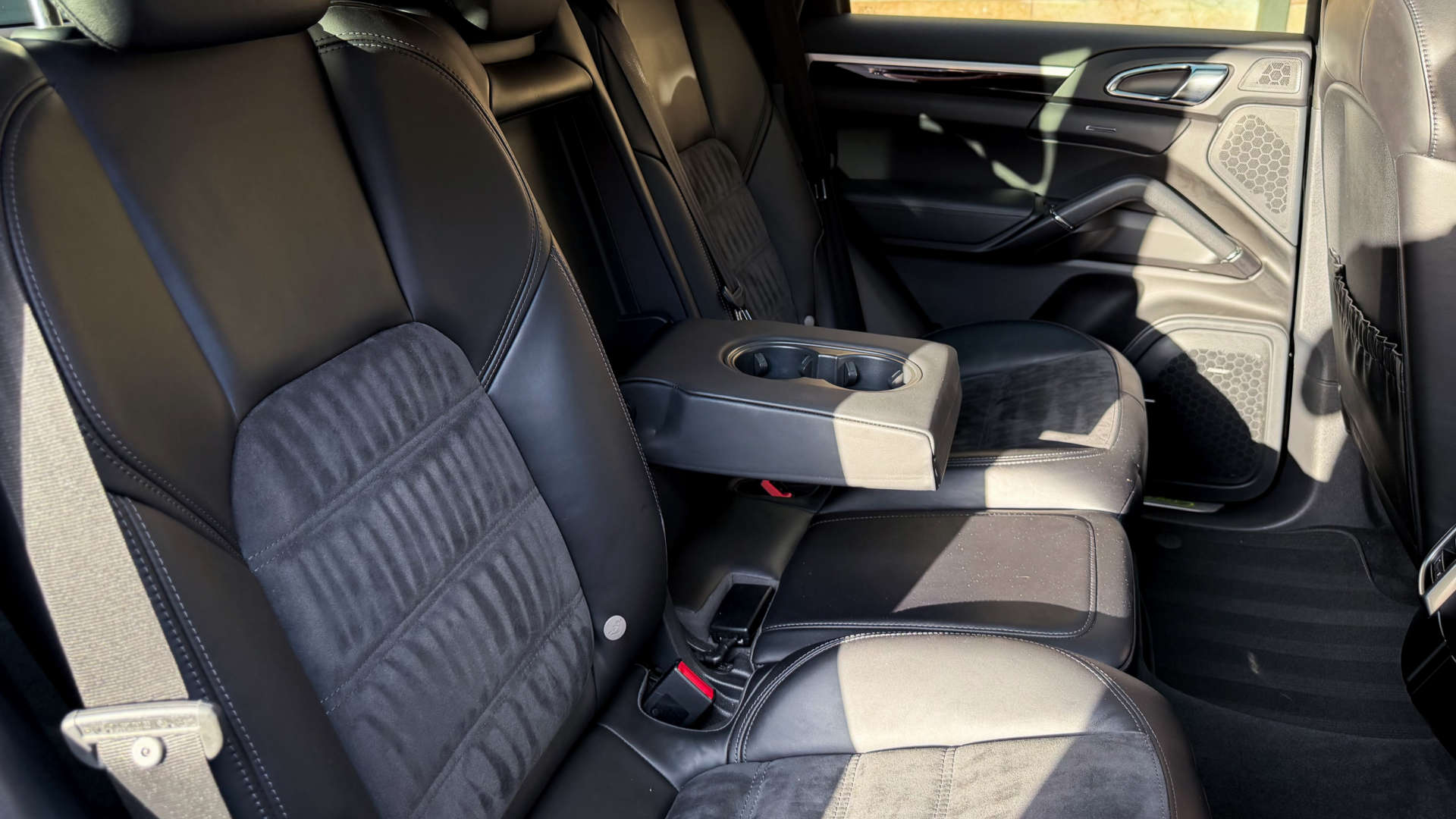 PORSCHE CAYENNE — photo 29