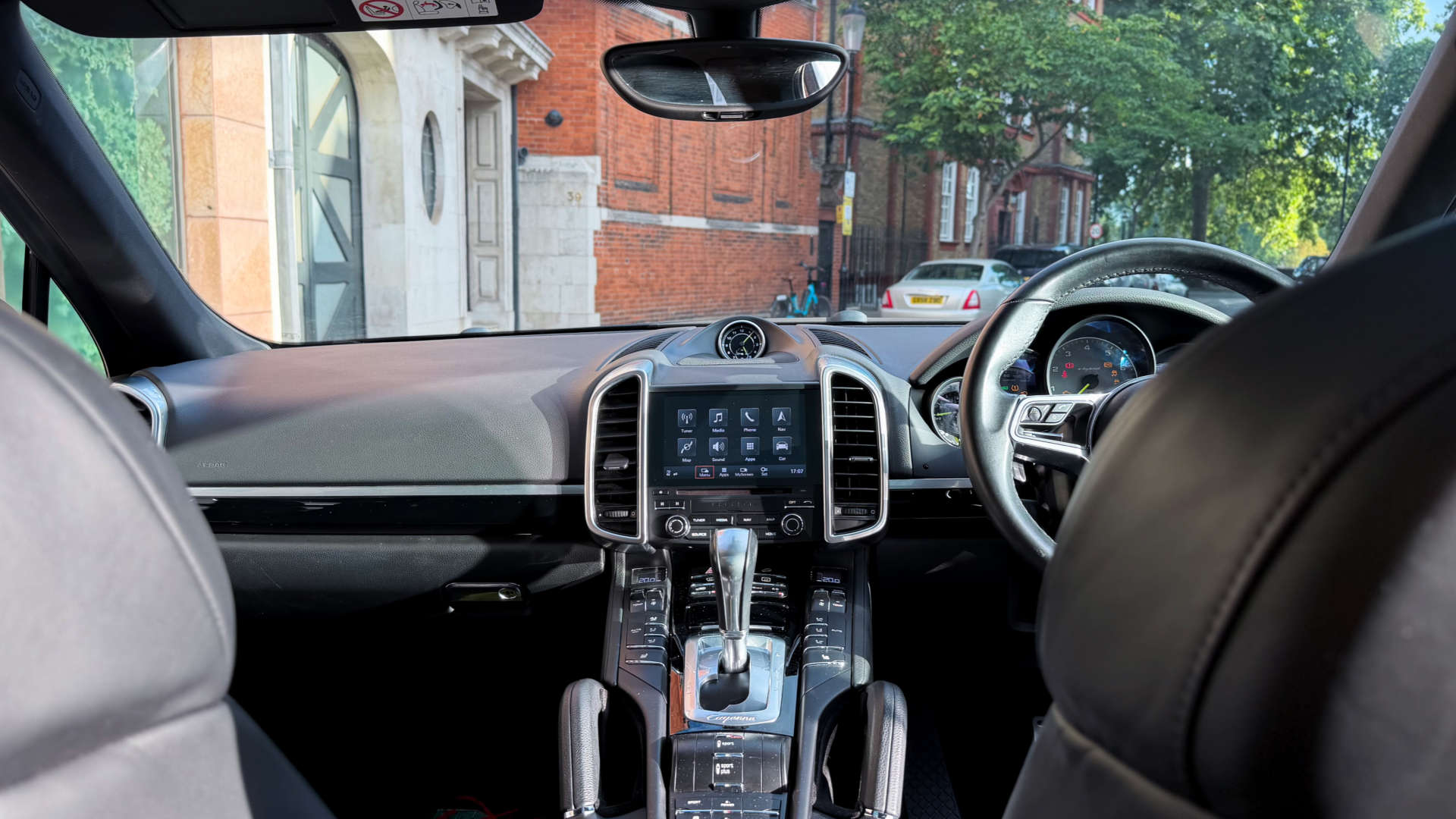 PORSCHE CAYENNE — photo 27