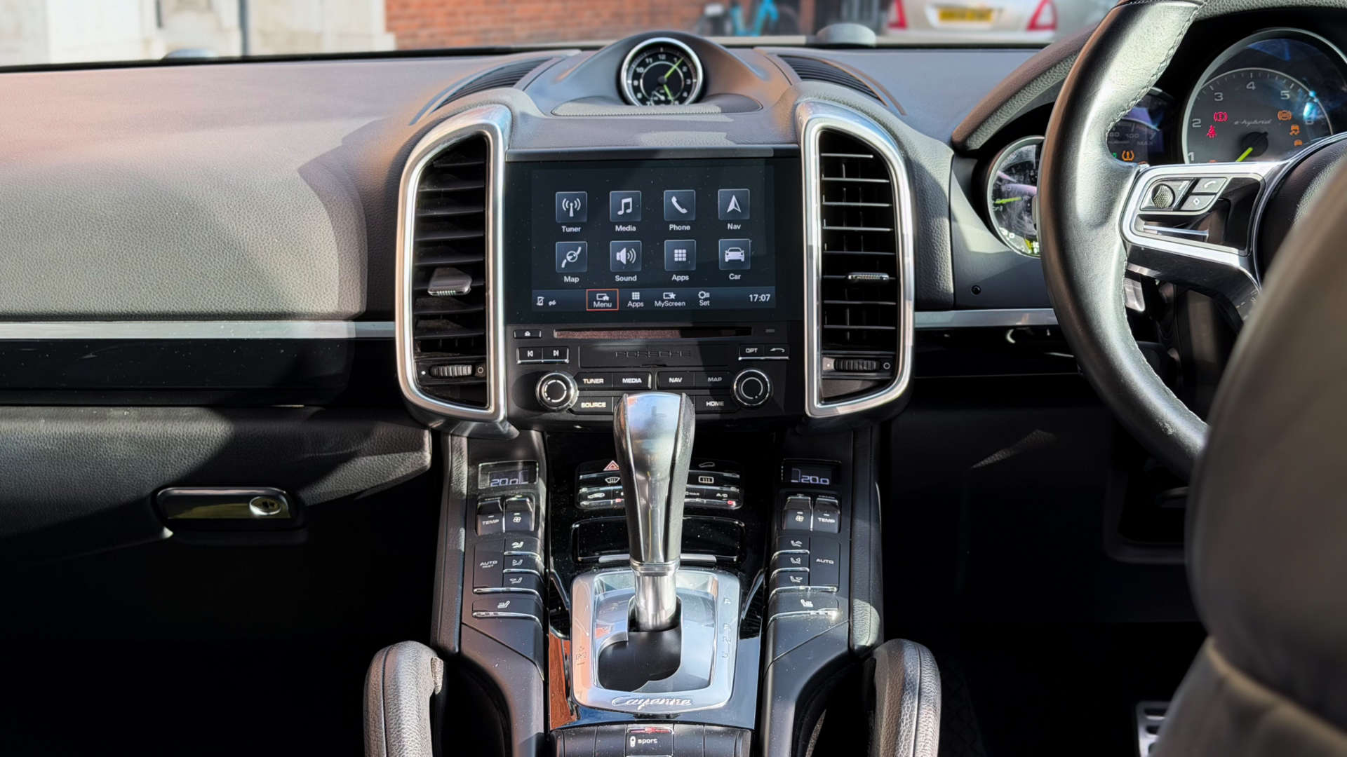PORSCHE CAYENNE — photo 28