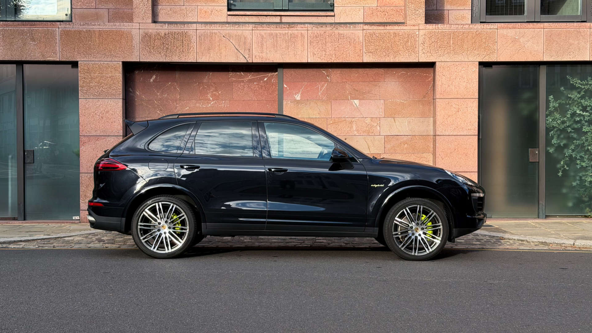 PORSCHE CAYENNE — photo 11