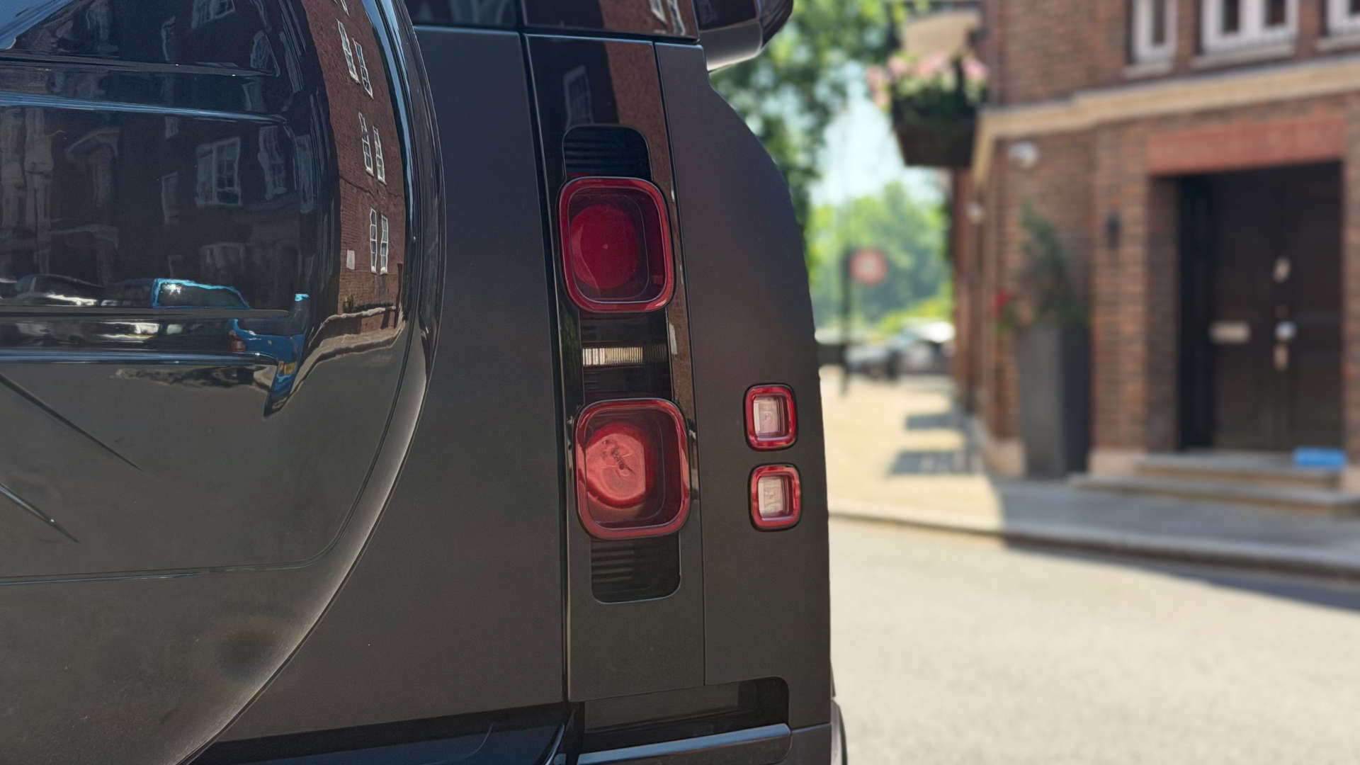Land Rover Defender HSE D — photo 10