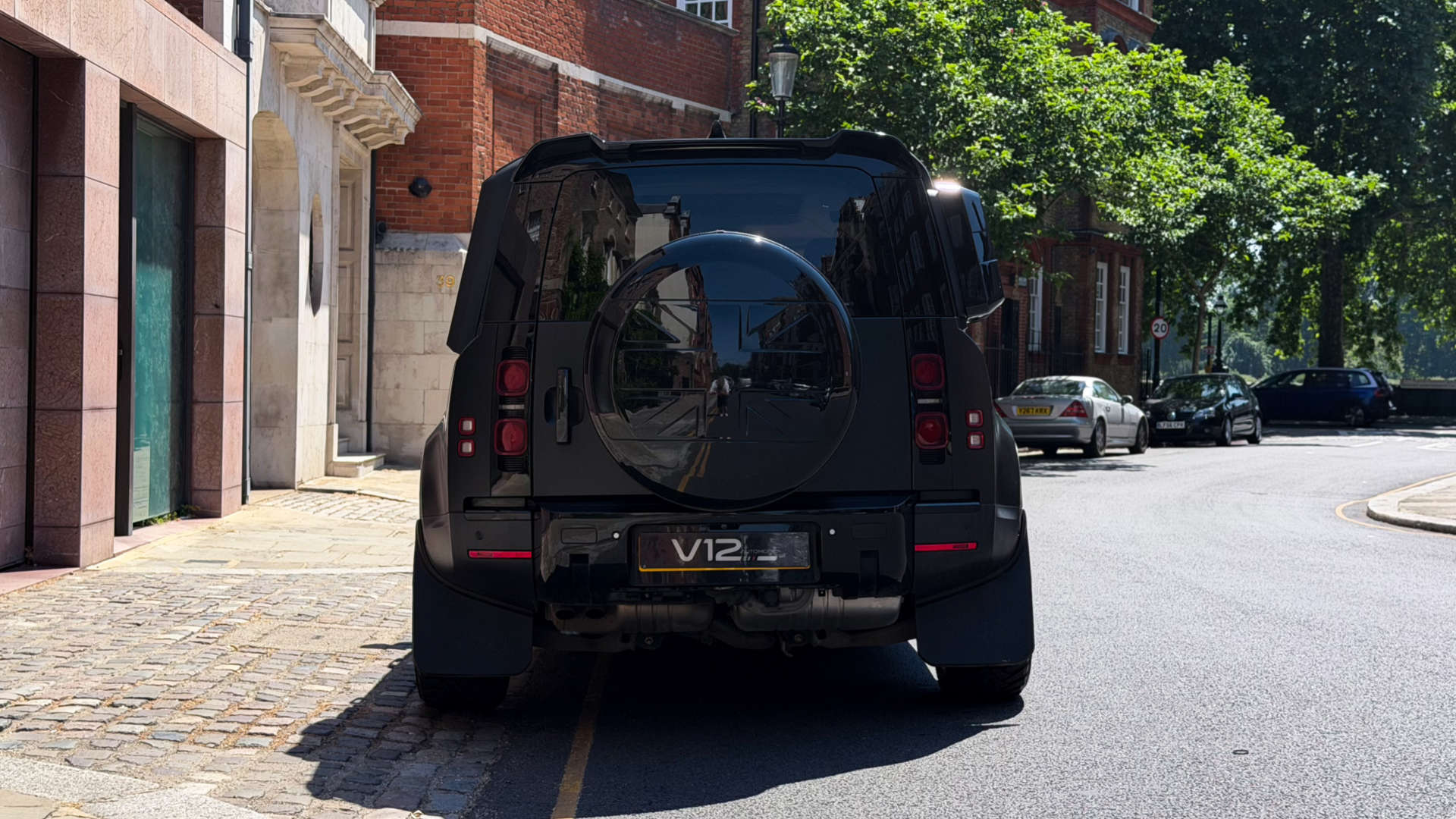 Land Rover Defender HSE D — photo 7