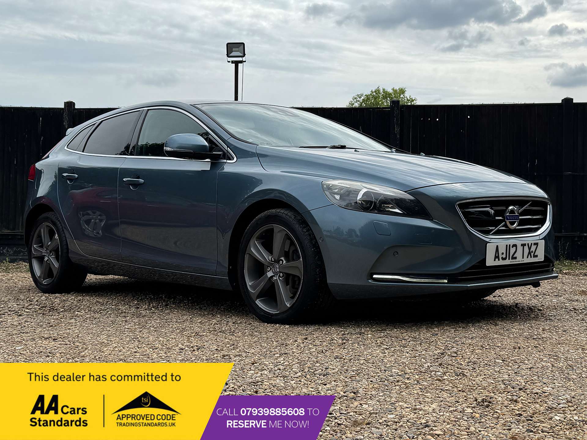 VOLVO V40 2.0 V40 SE Luxury Nav D4 Auto 5dr